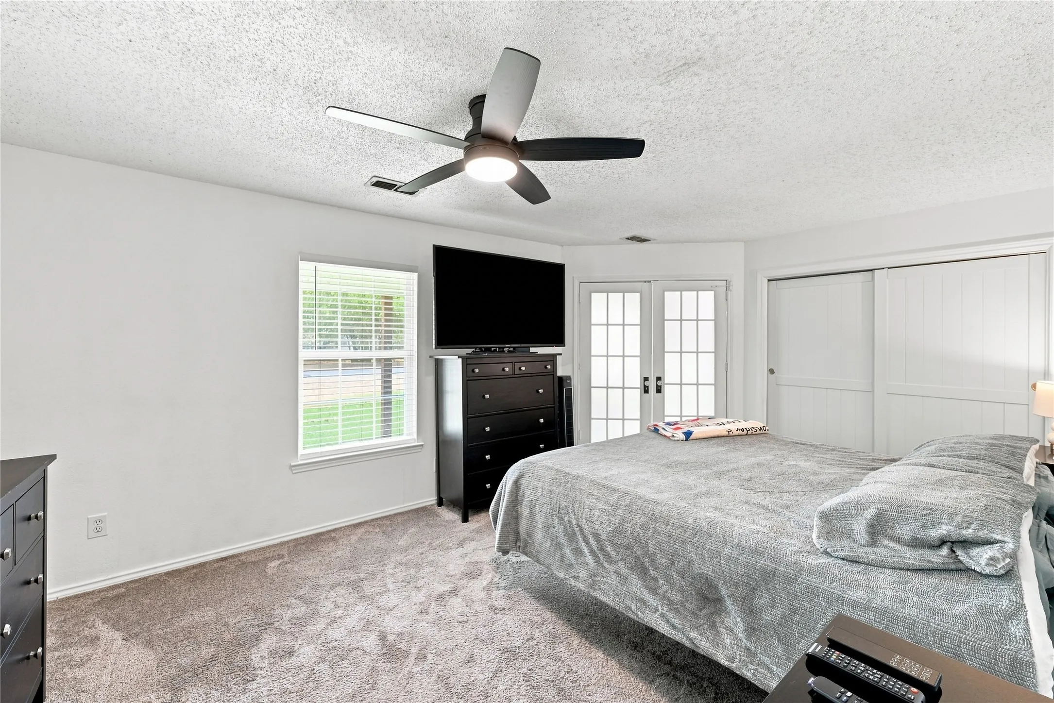 Single Family Residence For Sale in Ellis County , 411 W 3rd Street, Maypearl, Texas 76064, 3 Bedroom, 2 Bathroom, 1 Garage spaces, 1,796 Sqft, built in 1940, mls#21379324, Real Estate Agent in Maypearl, Homes For Sale in Ellis county, Homes For Sale in Maypearl, Realtor in Maypearl Texas, Real Estate Brokerage Independent Realty Texas, Luminita Cordes Realtor