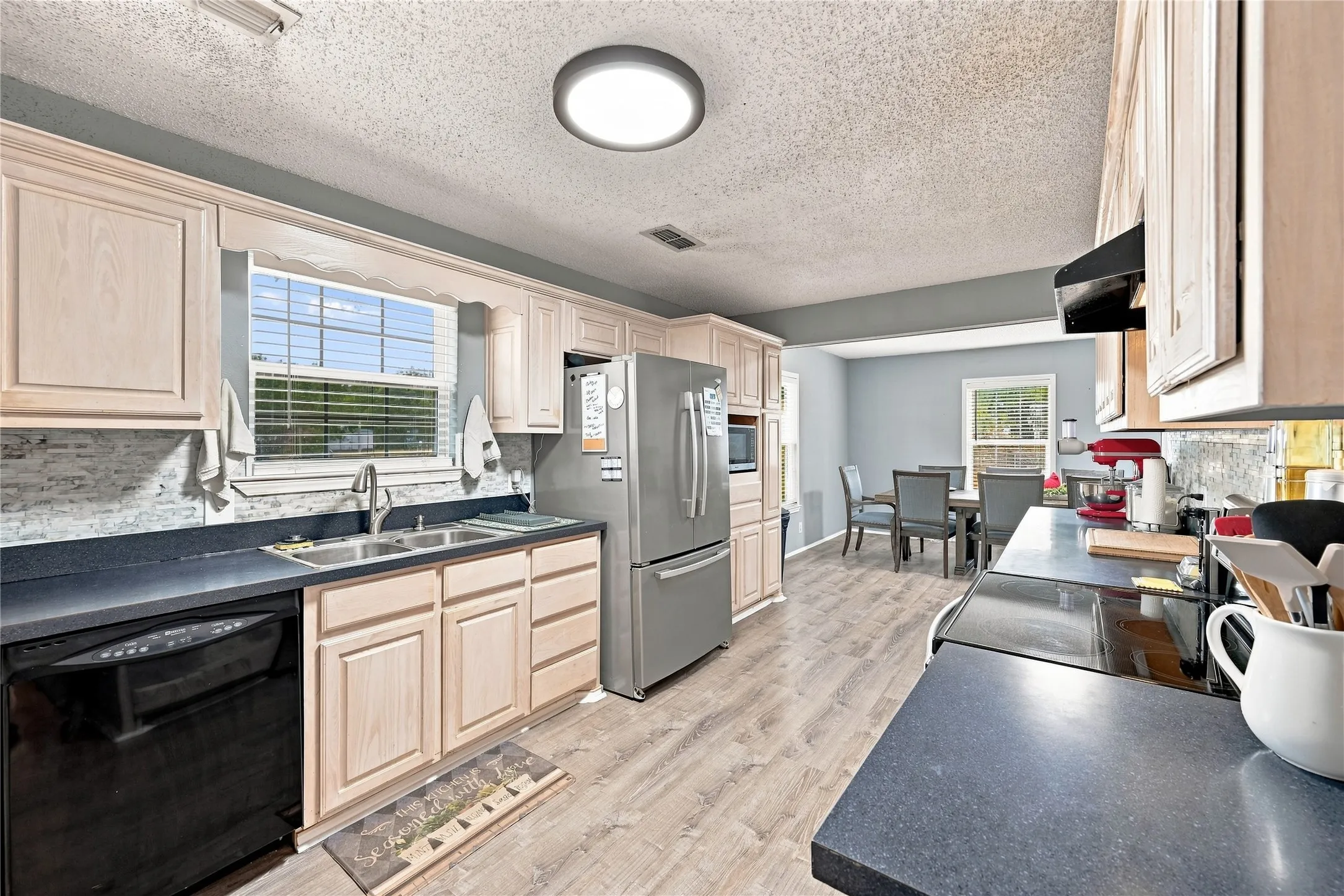 Single Family Residence For Sale in Ellis County , 411 W 3rd Street, Maypearl, Texas 76064, 3 Bedroom, 2 Bathroom, 1 Garage spaces, 1,796 Sqft, built in 1940, mls#21379324, Real Estate Agent in Maypearl, Homes For Sale in Ellis county, Homes For Sale in Maypearl, Realtor in Maypearl Texas, Real Estate Brokerage Independent Realty Texas, Luminita Cordes Realtor