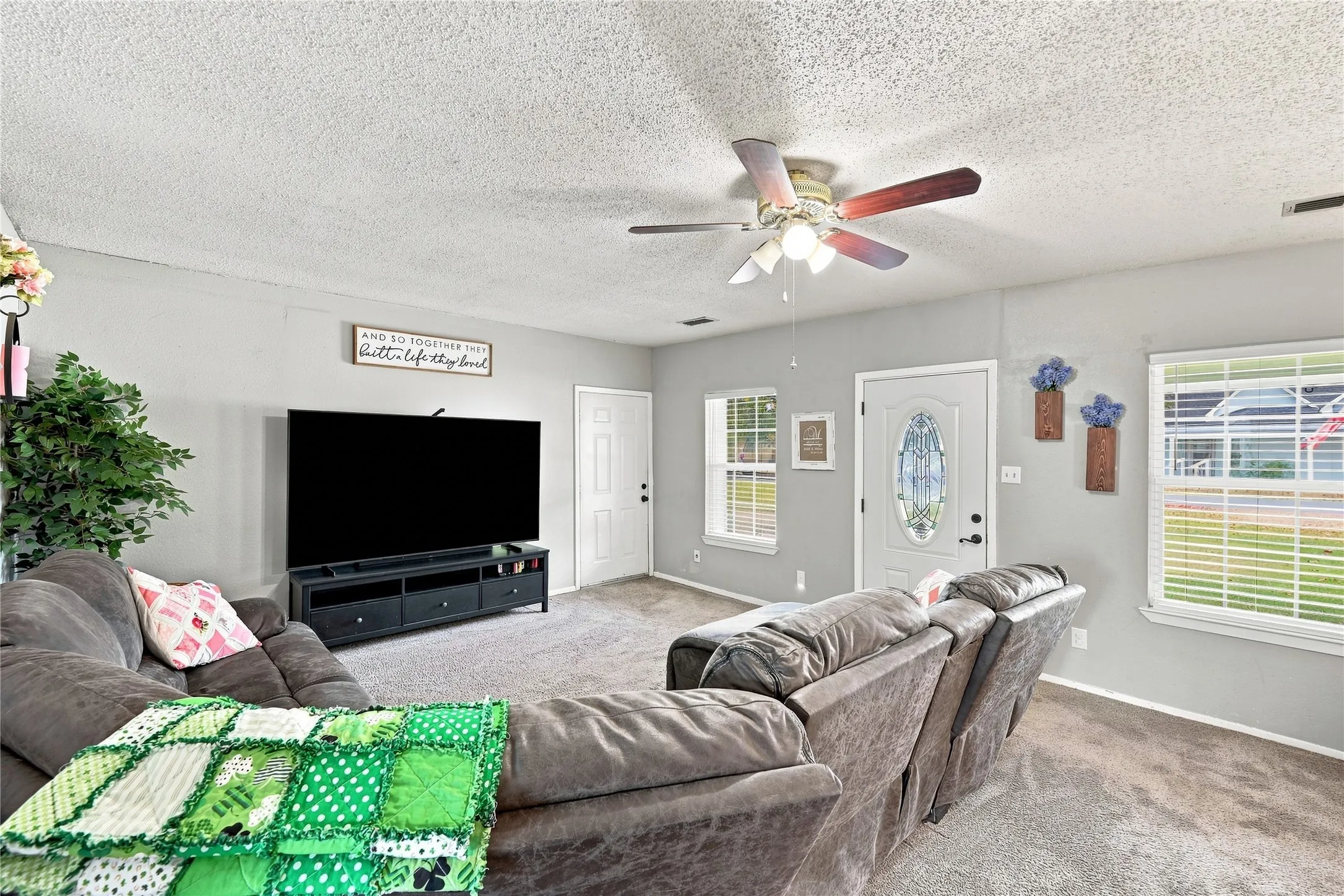 Single Family Residence For Sale in Ellis County , 411 W 3rd Street, Maypearl, Texas 76064, 3 Bedroom, 2 Bathroom, 1 Garage spaces, 1,796 Sqft, built in 1940, mls#21379324, Real Estate Agent in Maypearl, Homes For Sale in Ellis county, Homes For Sale in Maypearl, Realtor in Maypearl Texas, Real Estate Brokerage Independent Realty Texas, Luminita Cordes Realtor
