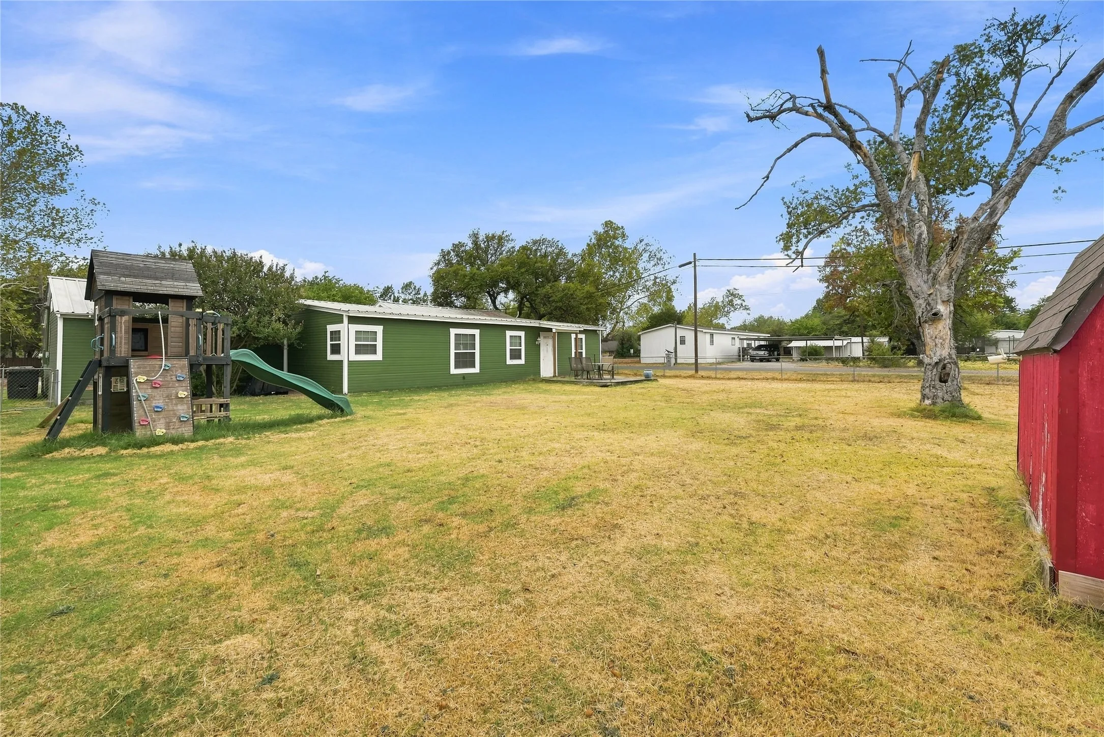 Single Family Residence For Sale in Ellis County , 411 W 3rd Street, Maypearl, Texas 76064, 3 Bedroom, 2 Bathroom, 1 Garage spaces, 1,796 Sqft, built in 1940, mls#21379324, Real Estate Agent in Maypearl, Homes For Sale in Ellis county, Homes For Sale in Maypearl, Realtor in Maypearl Texas, Real Estate Brokerage Independent Realty Texas, Luminita Cordes Realtor