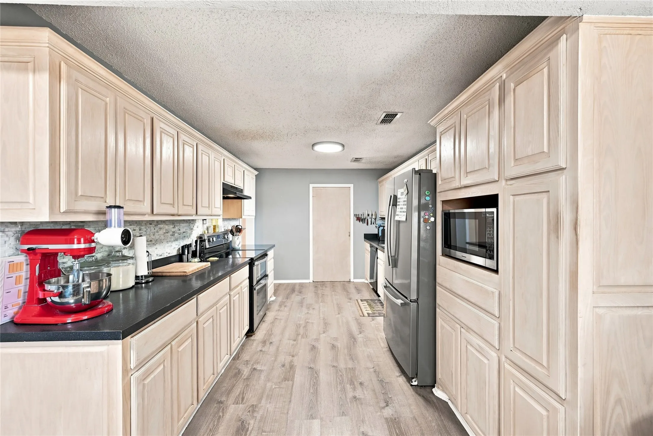 Single Family Residence For Sale in Ellis County , 411 W 3rd Street, Maypearl, Texas 76064, 3 Bedroom, 2 Bathroom, 1 Garage spaces, 1,796 Sqft, built in 1940, mls#21379324, Real Estate Agent in Maypearl, Homes For Sale in Ellis county, Homes For Sale in Maypearl, Realtor in Maypearl Texas, Real Estate Brokerage Independent Realty Texas, Luminita Cordes Realtor