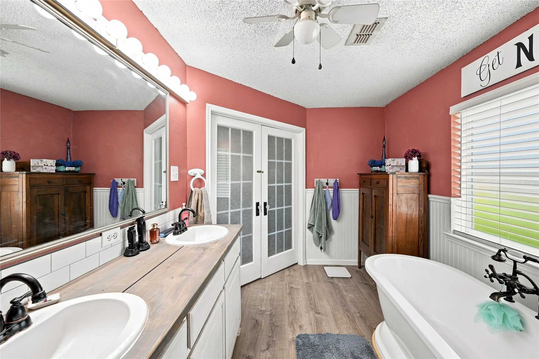 Single Family Residence For Sale in Ellis County , 411 W 3rd Street, Maypearl, Texas 76064, 3 Bedroom, 2 Bathroom, 1 Garage spaces, 1,796 Sqft, built in 1940, mls#21379324, Real Estate Agent in Maypearl, Homes For Sale in Ellis county, Homes For Sale in Maypearl, Realtor in Maypearl Texas, Real Estate Brokerage Independent Realty Texas, Luminita Cordes Realtor