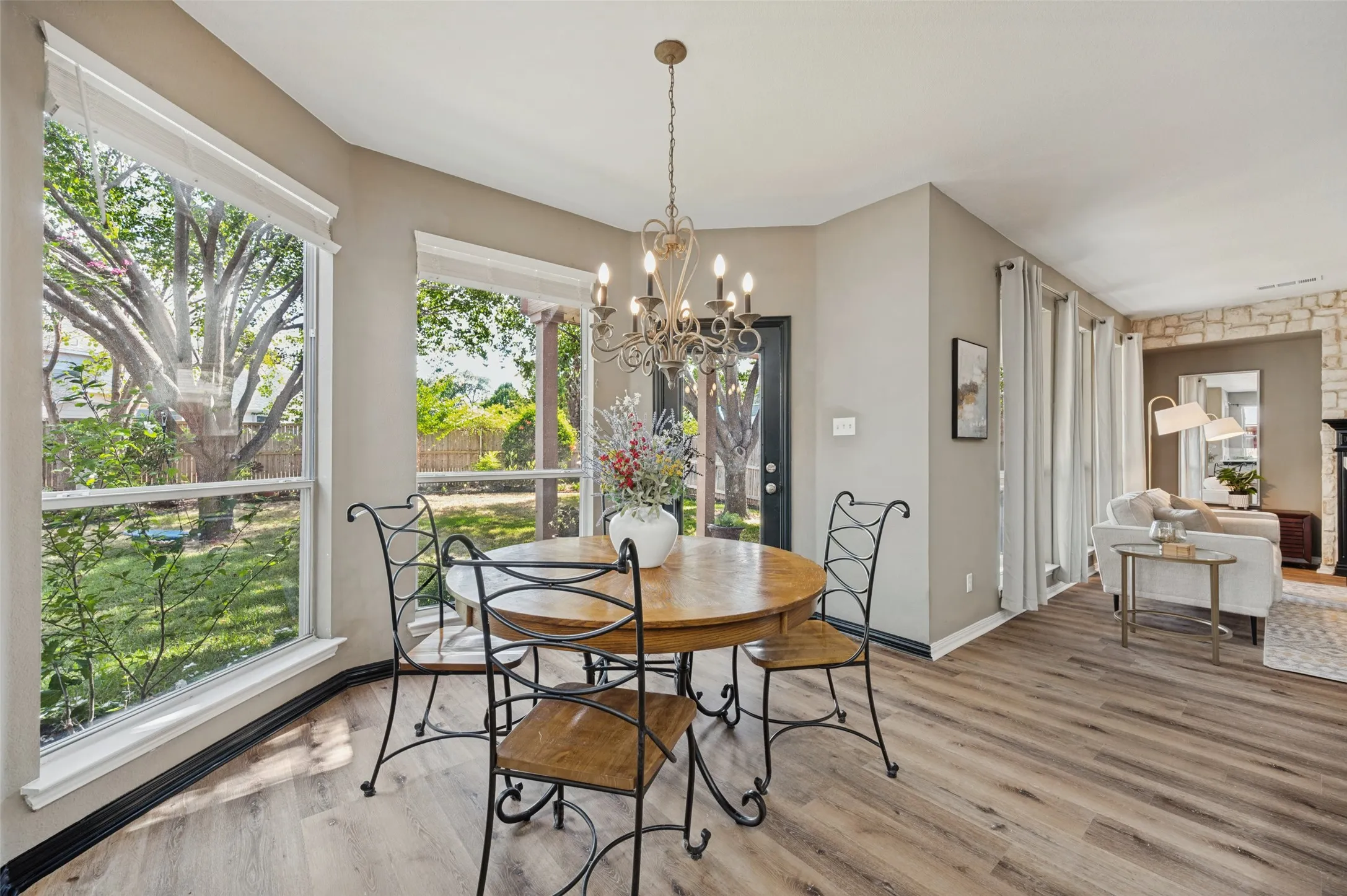 Single Family Residence For Sale in Collin County , 5517 Broken Bend Drive, Mc Kinney, Texas 75072, 4 Bedroom, 4 Bathroom, 2 Garage spaces, 2,318 Sqft, built in 2001, mls#21363959, Real Estate Agent in Mc Kinney, Homes For Sale in Collin county, Homes For Sale in Mc Kinney, Realtor in Mc Kinney Texas, Real Estate Brokerage Independent Realty Texas, Luminita Cordes Realtor