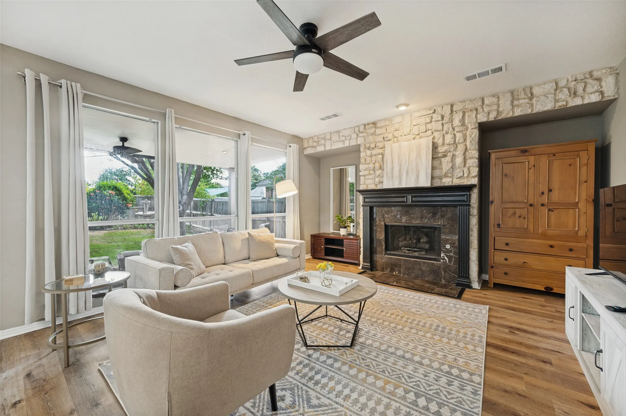 Single Family Residence For Sale in Collin County , 5517 Broken Bend Drive, Mc Kinney, Texas 75072, 4 Bedroom, 4 Bathroom, 2 Garage spaces, 2,318 Sqft, built in 2001, mls#21363959, Real Estate Agent in Mc Kinney, Homes For Sale in Collin county, Homes For Sale in Mc Kinney, Realtor in Mc Kinney Texas, Real Estate Brokerage Independent Realty Texas, Luminita Cordes Realtor
