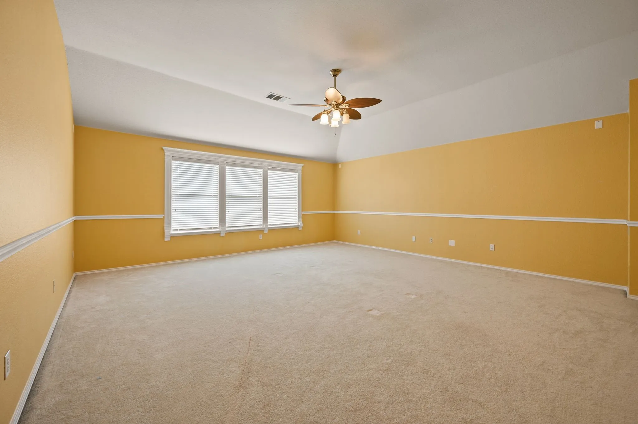 Single Family Residence For Sale in Denton County , 5549 Mountain Valley Drive, The Colony, Texas 75056, 5 Bedroom, 4 Bathroom, 2 Garage spaces, 3,615 Sqft, built in 2001, mls#21379349, Real Estate Agent in The Colony, Homes For Sale in Denton county, Homes For Sale in The Colony, Realtor in The Colony Texas, Real Estate Brokerage Independent Realty Texas, Luminita Cordes Realtor