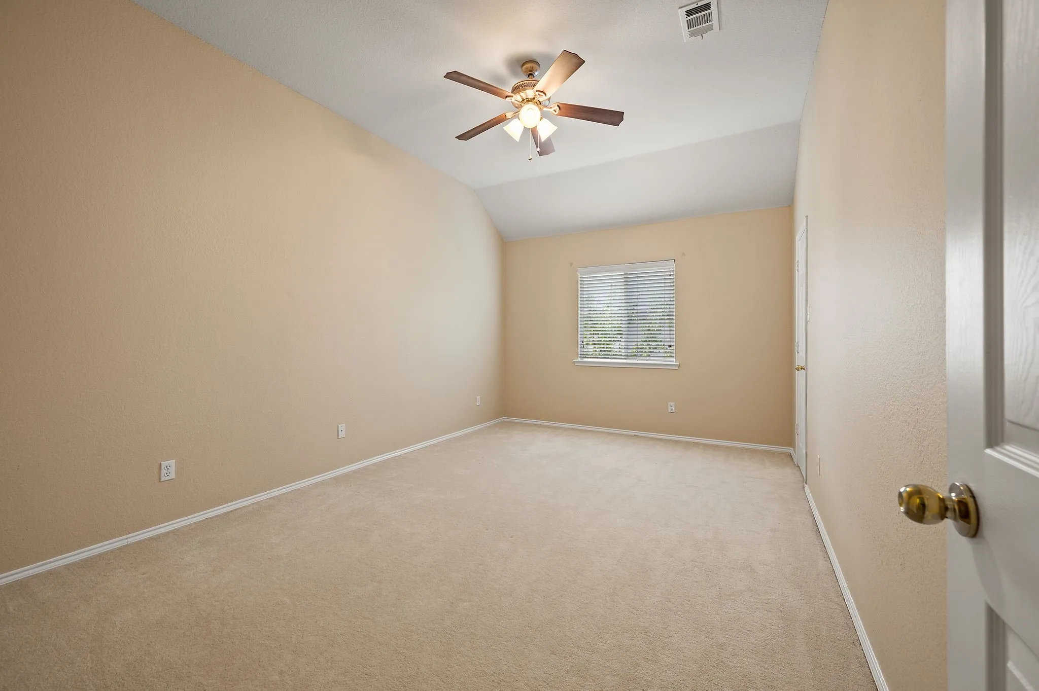Single Family Residence For Sale in Denton County , 5549 Mountain Valley Drive, The Colony, Texas 75056, 5 Bedroom, 4 Bathroom, 2 Garage spaces, 3,615 Sqft, built in 2001, mls#21379349, Real Estate Agent in The Colony, Homes For Sale in Denton county, Homes For Sale in The Colony, Realtor in The Colony Texas, Real Estate Brokerage Independent Realty Texas, Luminita Cordes Realtor