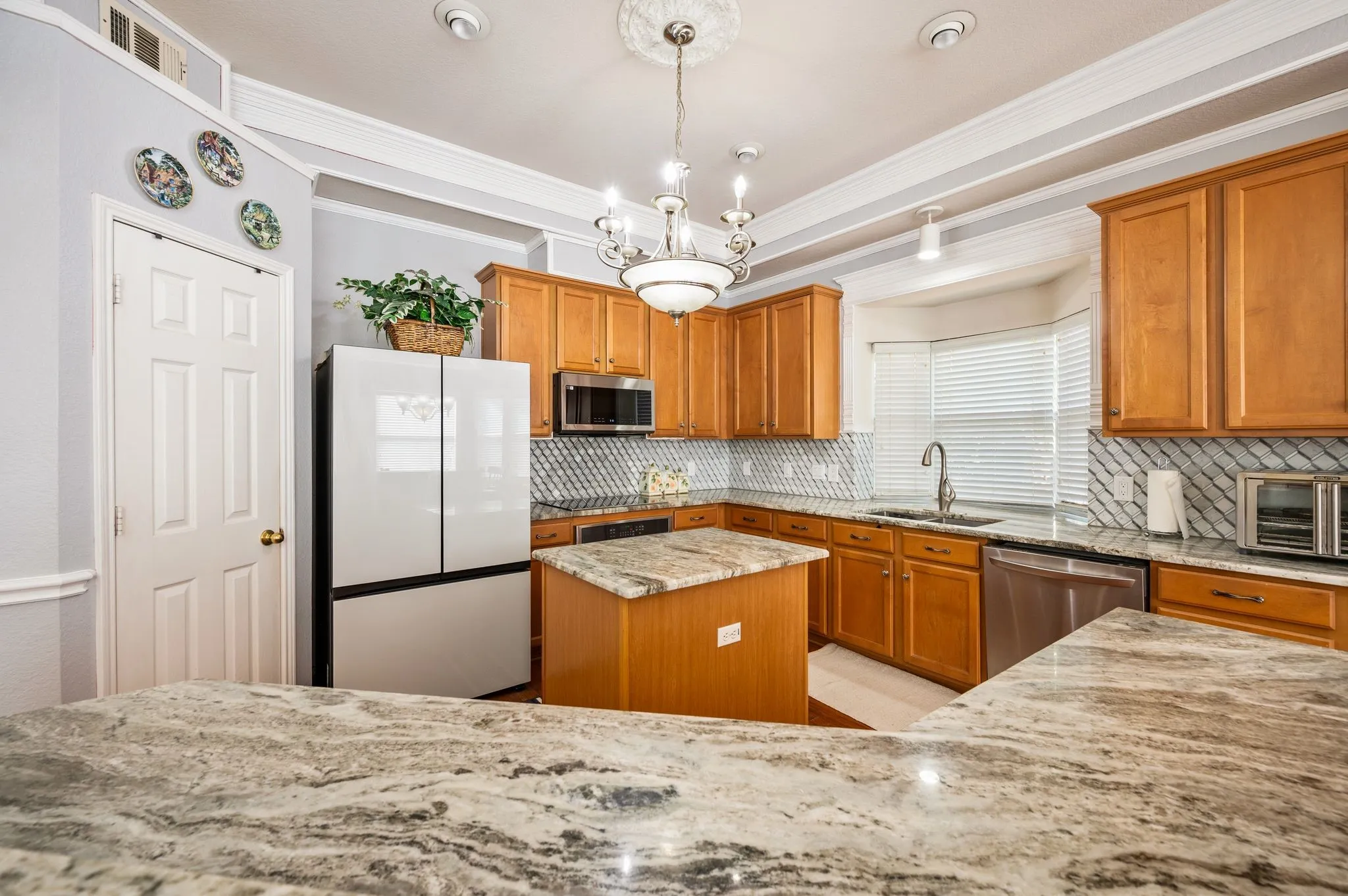 Single Family Residence For Sale in Denton County , 5549 Mountain Valley Drive, The Colony, Texas 75056, 5 Bedroom, 4 Bathroom, 2 Garage spaces, 3,615 Sqft, built in 2001, mls#21379349, Real Estate Agent in The Colony, Homes For Sale in Denton county, Homes For Sale in The Colony, Realtor in The Colony Texas, Real Estate Brokerage Independent Realty Texas, Luminita Cordes Realtor