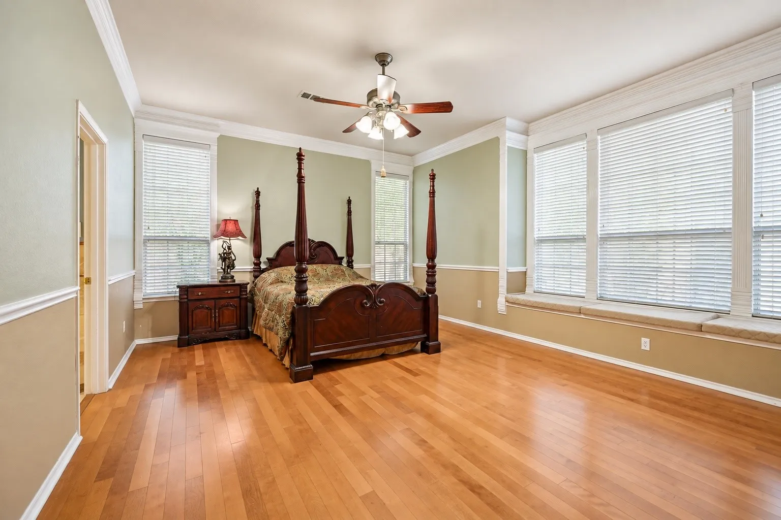 Single Family Residence For Sale in Denton County , 5549 Mountain Valley Drive, The Colony, Texas 75056, 5 Bedroom, 4 Bathroom, 2 Garage spaces, 3,615 Sqft, built in 2001, mls#21379349, Real Estate Agent in The Colony, Homes For Sale in Denton county, Homes For Sale in The Colony, Realtor in The Colony Texas, Real Estate Brokerage Independent Realty Texas, Luminita Cordes Realtor