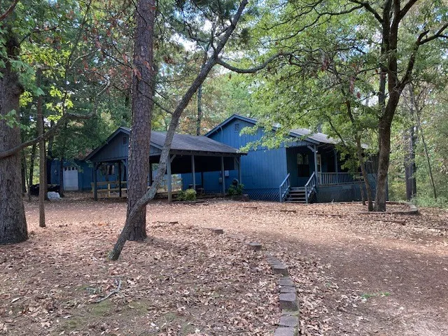 Single Family Residence For Sale in Wood County , 3071 Holly Trail East, Holly Lake Ranch, Texas 75765, 2 Bedroom, 2 Bathroom, 1 Garage spaces, 812 Sqft, built in 1994, mls#21378156, Real Estate Agent in Holly Lake Ranch, Homes For Sale in Wood county, Homes For Sale in Holly Lake Ranch, Realtor in Holly Lake Ranch Texas, Real Estate Brokerage Independent Realty Texas, Luminita Cordes Realtor