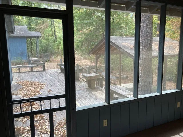Single Family Residence For Sale in Wood County , 3071 Holly Trail East, Holly Lake Ranch, Texas 75765, 2 Bedroom, 2 Bathroom, 1 Garage spaces, 812 Sqft, built in 1994, mls#21378156, Real Estate Agent in Holly Lake Ranch, Homes For Sale in Wood county, Homes For Sale in Holly Lake Ranch, Realtor in Holly Lake Ranch Texas, Real Estate Brokerage Independent Realty Texas, Luminita Cordes Realtor
