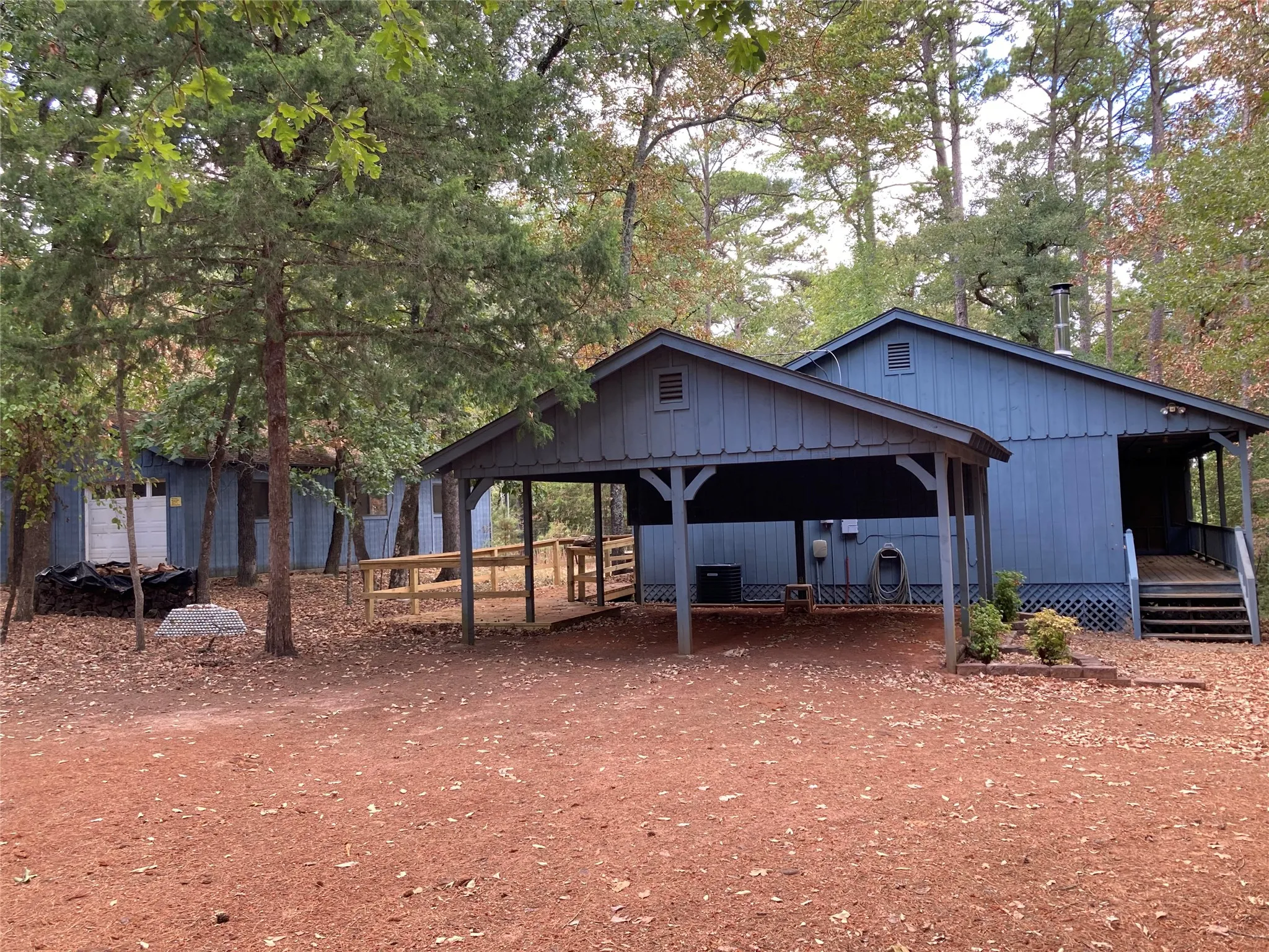 Single Family Residence For Sale in Wood County , 3071 Holly Trail East, Holly Lake Ranch, Texas 75765, 2 Bedroom, 2 Bathroom, 1 Garage spaces, 812 Sqft, built in 1994, mls#21378156, Real Estate Agent in Holly Lake Ranch, Homes For Sale in Wood county, Homes For Sale in Holly Lake Ranch, Realtor in Holly Lake Ranch Texas, Real Estate Brokerage Independent Realty Texas, Luminita Cordes Realtor