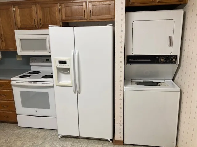 Single Family Residence For Sale in Wood County , 3071 Holly Trail East, Holly Lake Ranch, Texas 75765, 2 Bedroom, 2 Bathroom, 1 Garage spaces, 812 Sqft, built in 1994, mls#21378156, Real Estate Agent in Holly Lake Ranch, Homes For Sale in Wood county, Homes For Sale in Holly Lake Ranch, Realtor in Holly Lake Ranch Texas, Real Estate Brokerage Independent Realty Texas, Luminita Cordes Realtor