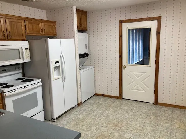 Single Family Residence For Sale in Wood County , 3071 Holly Trail East, Holly Lake Ranch, Texas 75765, 2 Bedroom, 2 Bathroom, 1 Garage spaces, 812 Sqft, built in 1994, mls#21378156, Real Estate Agent in Holly Lake Ranch, Homes For Sale in Wood county, Homes For Sale in Holly Lake Ranch, Realtor in Holly Lake Ranch Texas, Real Estate Brokerage Independent Realty Texas, Luminita Cordes Realtor
