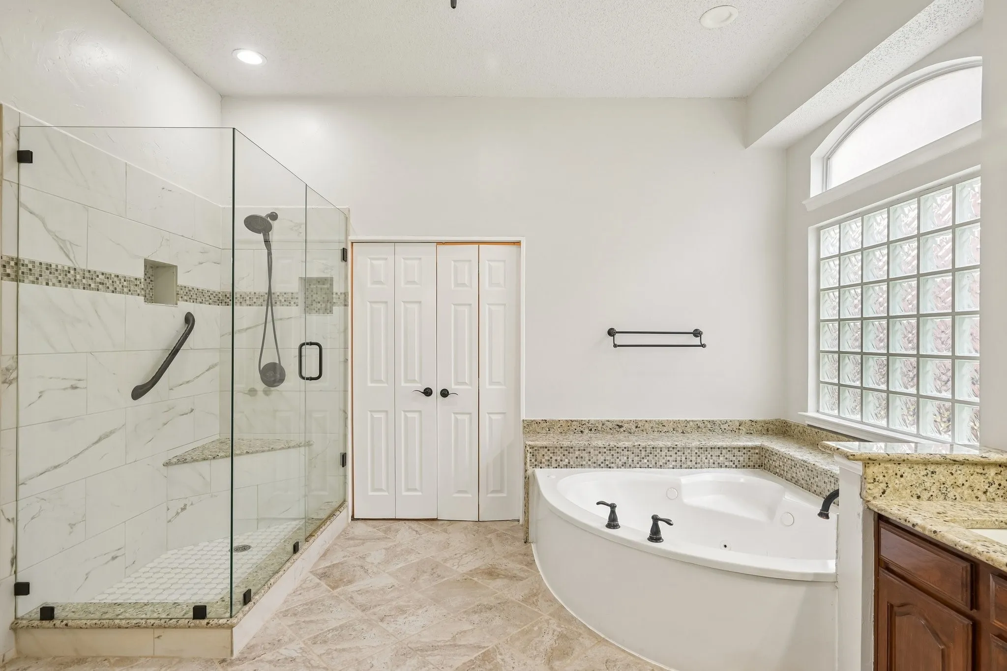 Single Family Residence For Sale in Rockwall County , 7410 Silverthorn Drive, Rowlett, Texas 75089, 5 Bedroom, 4 Bathroom, 2 Garage spaces, 3,884 Sqft, built in 1994, mls#21375982, Real Estate Agent in Rowlett, Homes For Sale in Rockwall county, Homes For Sale in Rowlett, Realtor in Rowlett Texas, Real Estate Brokerage Independent Realty Texas, Luminita Cordes Realtor