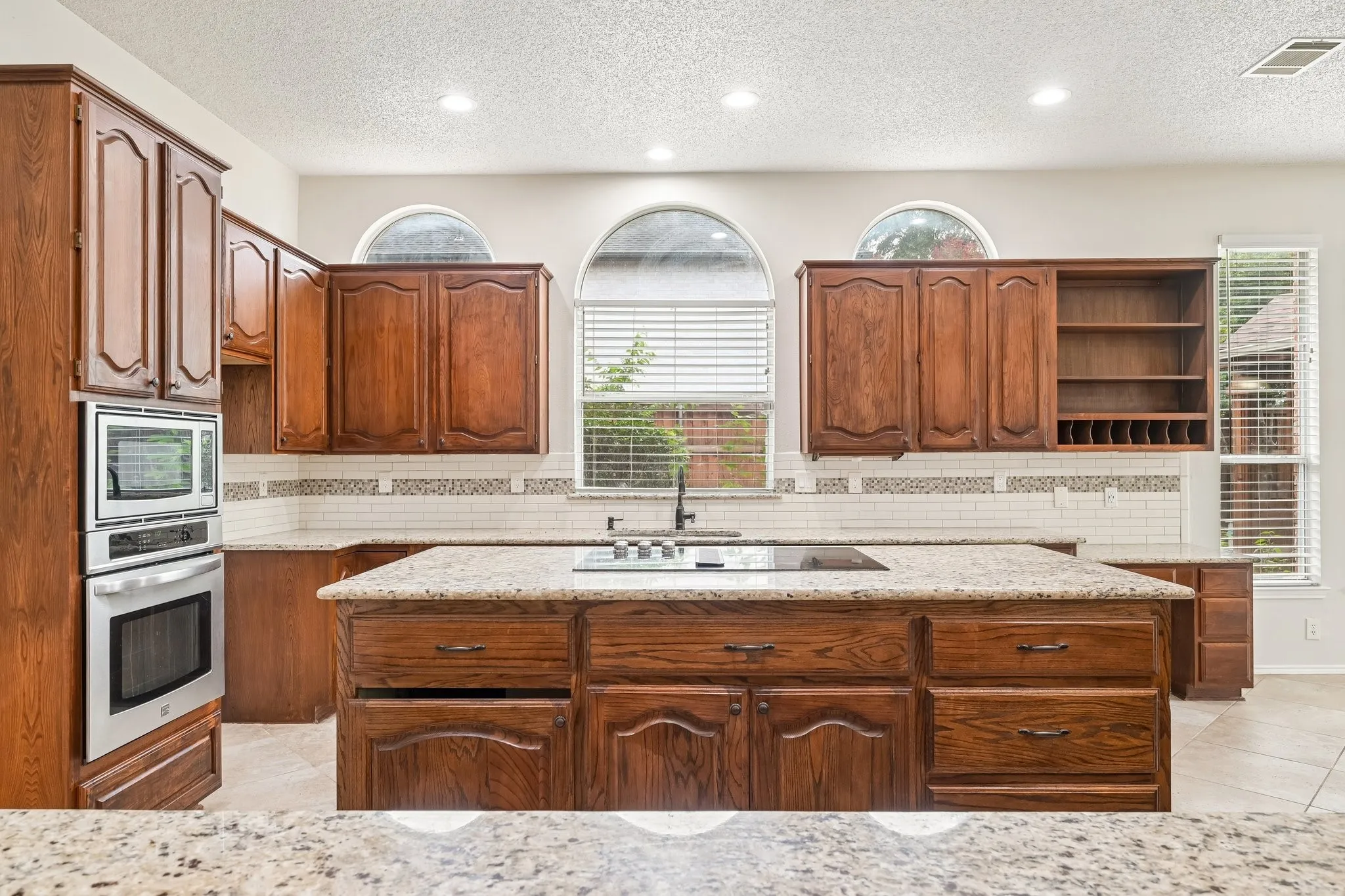 Single Family Residence For Sale in Rockwall County , 7410 Silverthorn Drive, Rowlett, Texas 75089, 5 Bedroom, 4 Bathroom, 2 Garage spaces, 3,884 Sqft, built in 1994, mls#21375982, Real Estate Agent in Rowlett, Homes For Sale in Rockwall county, Homes For Sale in Rowlett, Realtor in Rowlett Texas, Real Estate Brokerage Independent Realty Texas, Luminita Cordes Realtor