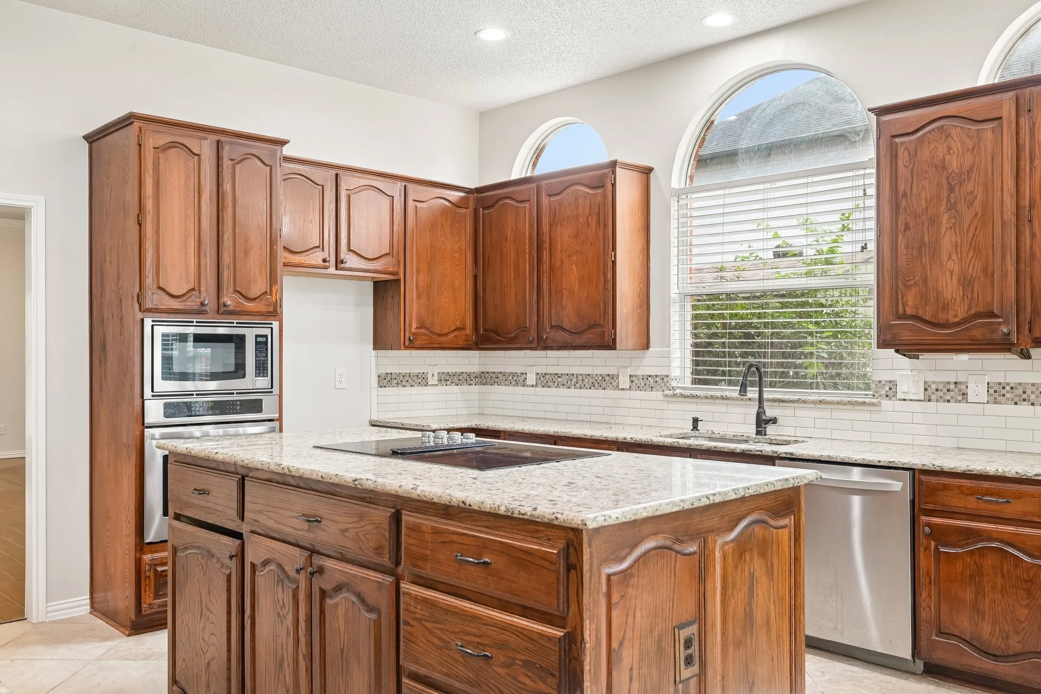 Single Family Residence For Sale in Rockwall County , 7410 Silverthorn Drive, Rowlett, Texas 75089, 5 Bedroom, 4 Bathroom, 2 Garage spaces, 3,884 Sqft, built in 1994, mls#21375982, Real Estate Agent in Rowlett, Homes For Sale in Rockwall county, Homes For Sale in Rowlett, Realtor in Rowlett Texas, Real Estate Brokerage Independent Realty Texas, Luminita Cordes Realtor