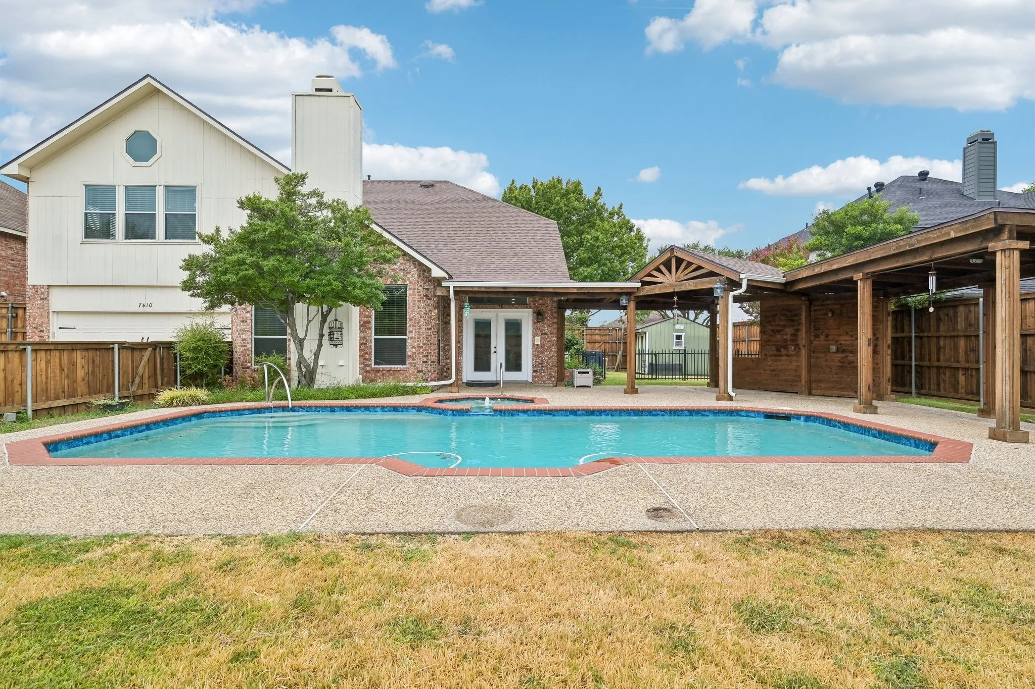 Single Family Residence For Sale in Rockwall County , 7410 Silverthorn Drive, Rowlett, Texas 75089, 5 Bedroom, 4 Bathroom, 2 Garage spaces, 3,884 Sqft, built in 1994, mls#21375982, Real Estate Agent in Rowlett, Homes For Sale in Rockwall county, Homes For Sale in Rowlett, Realtor in Rowlett Texas, Real Estate Brokerage Independent Realty Texas, Luminita Cordes Realtor