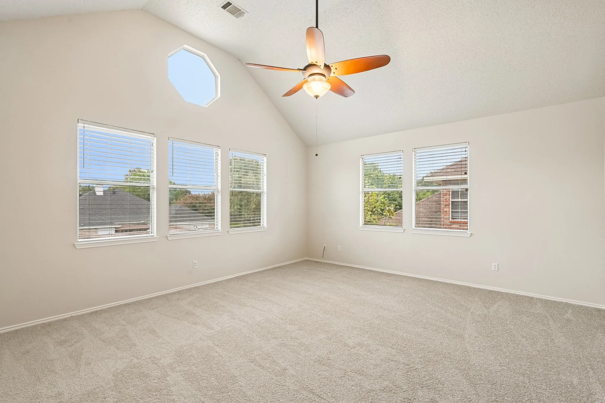 Single Family Residence For Sale in Rockwall County , 7410 Silverthorn Drive, Rowlett, Texas 75089, 5 Bedroom, 4 Bathroom, 2 Garage spaces, 3,884 Sqft, built in 1994, mls#21375982, Real Estate Agent in Rowlett, Homes For Sale in Rockwall county, Homes For Sale in Rowlett, Realtor in Rowlett Texas, Real Estate Brokerage Independent Realty Texas, Luminita Cordes Realtor