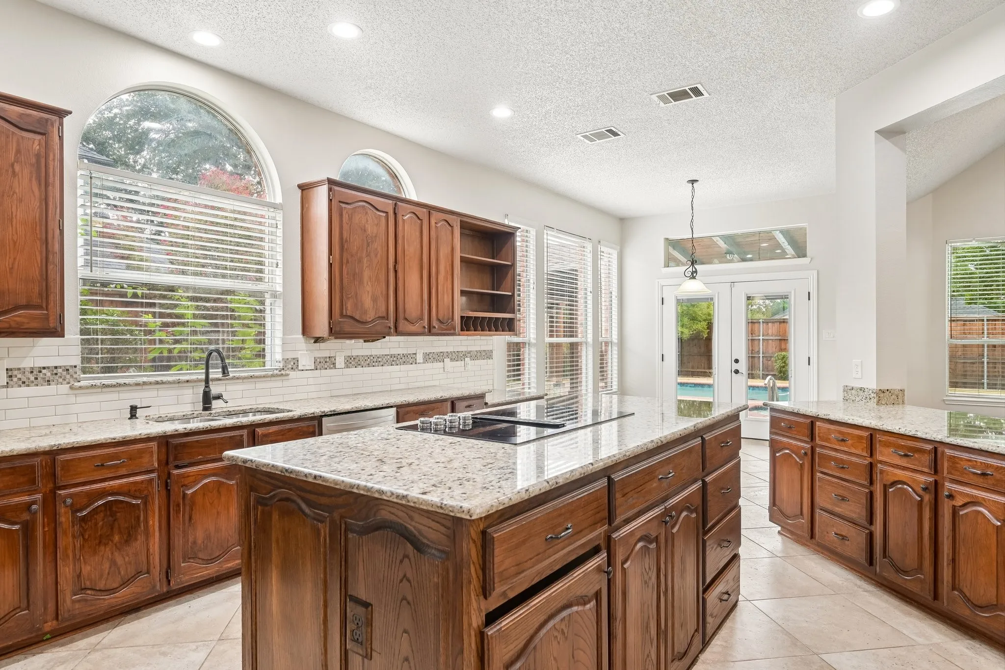 Single Family Residence For Sale in Rockwall County , 7410 Silverthorn Drive, Rowlett, Texas 75089, 5 Bedroom, 4 Bathroom, 2 Garage spaces, 3,884 Sqft, built in 1994, mls#21375982, Real Estate Agent in Rowlett, Homes For Sale in Rockwall county, Homes For Sale in Rowlett, Realtor in Rowlett Texas, Real Estate Brokerage Independent Realty Texas, Luminita Cordes Realtor