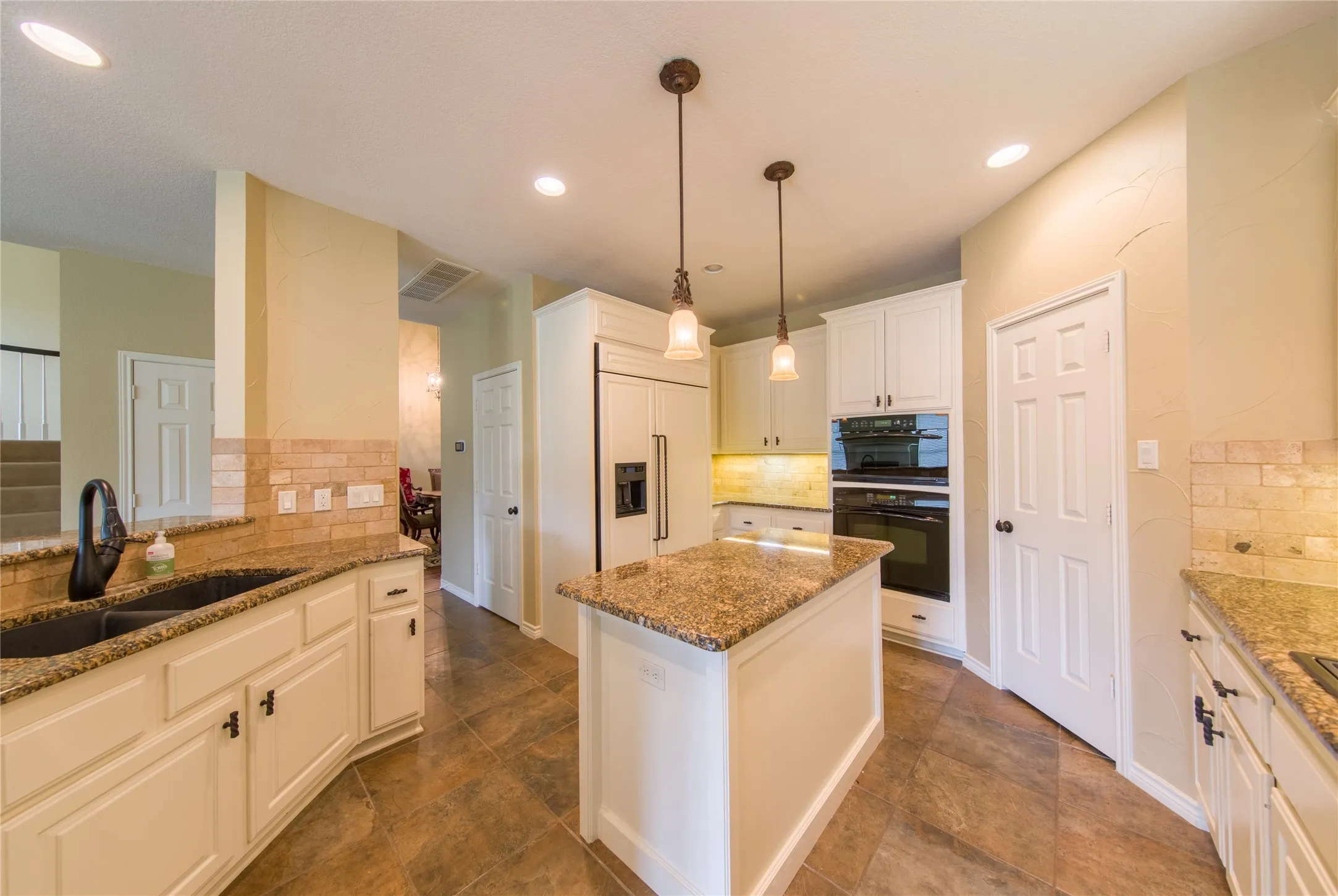 Single Family Residence For Rent in Collin County , 656 Water Oak Drive, Plano, Texas 75025, 4 Bedroom, 4 Bathroom, 2 Garage spaces, 3,242 Sqft, built in 1990, mls#21379339, Real Estate Agent in Plano, Homes For Rent in Collin county, Homes For Rent in Plano, Realtor in Plano Texas, Real Estate Brokerage Independent Realty Texas, Luminita Cordes Realtor