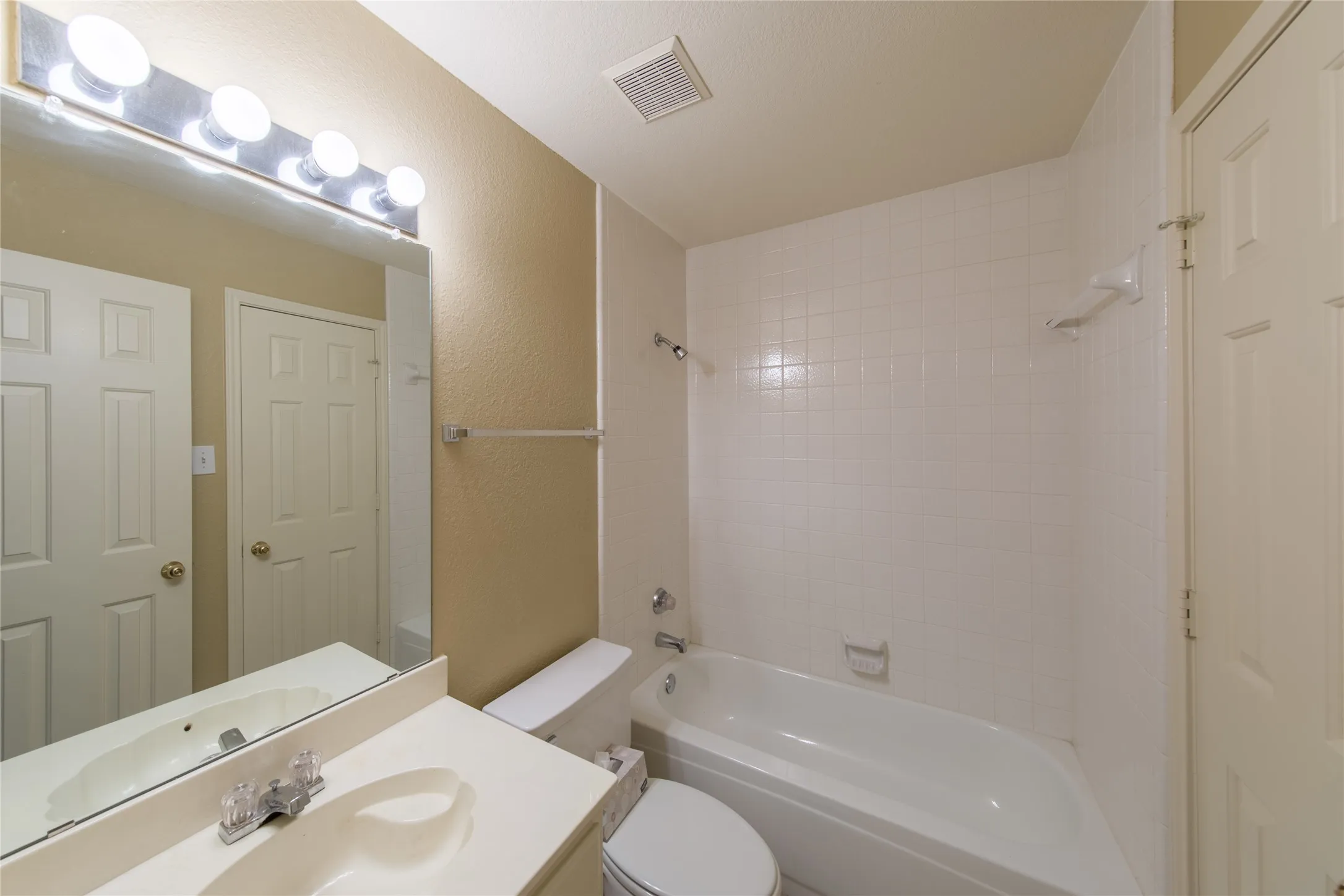 upstair 2 full baths