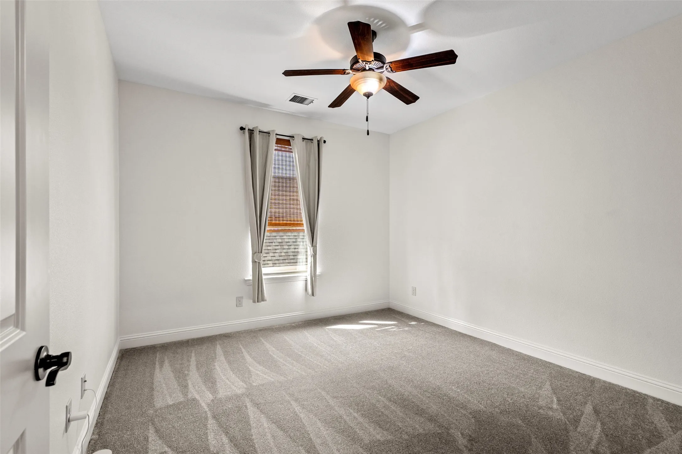 Single Family Residence For Sale in Denton County , 3404 Millbank, The Colony, Texas 75056, 4 Bedroom, 4 Bathroom, 2 Garage spaces, 3,648 Sqft, built in 2015, mls#21378279, Real Estate Agent in The Colony, Homes For Sale in Denton county, Homes For Sale in The Colony, Realtor in The Colony Texas, Real Estate Brokerage Independent Realty Texas, Luminita Cordes Realtor