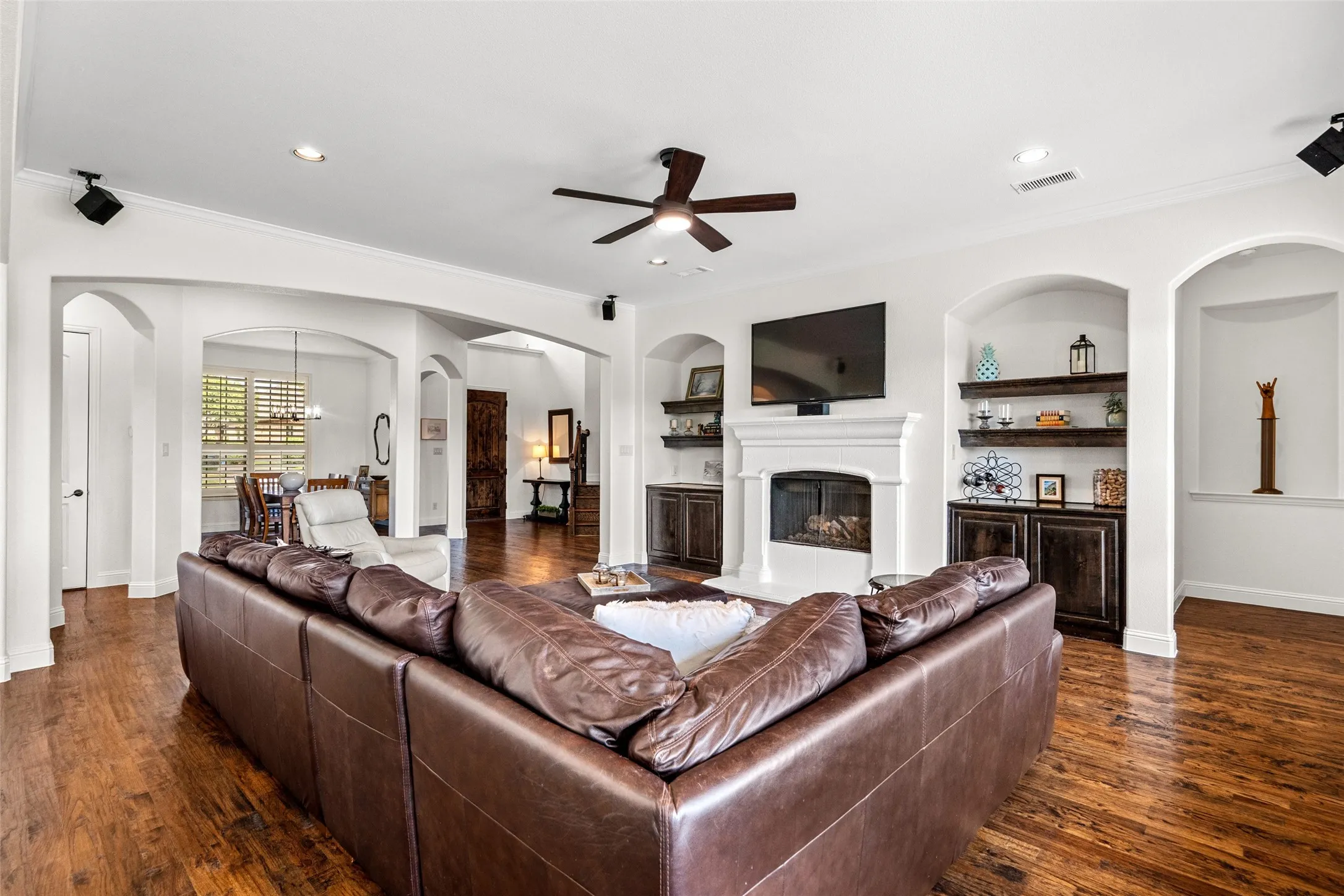 Single Family Residence For Sale in Denton County , 3404 Millbank, The Colony, Texas 75056, 4 Bedroom, 4 Bathroom, 2 Garage spaces, 3,648 Sqft, built in 2015, mls#21378279, Real Estate Agent in The Colony, Homes For Sale in Denton county, Homes For Sale in The Colony, Realtor in The Colony Texas, Real Estate Brokerage Independent Realty Texas, Luminita Cordes Realtor