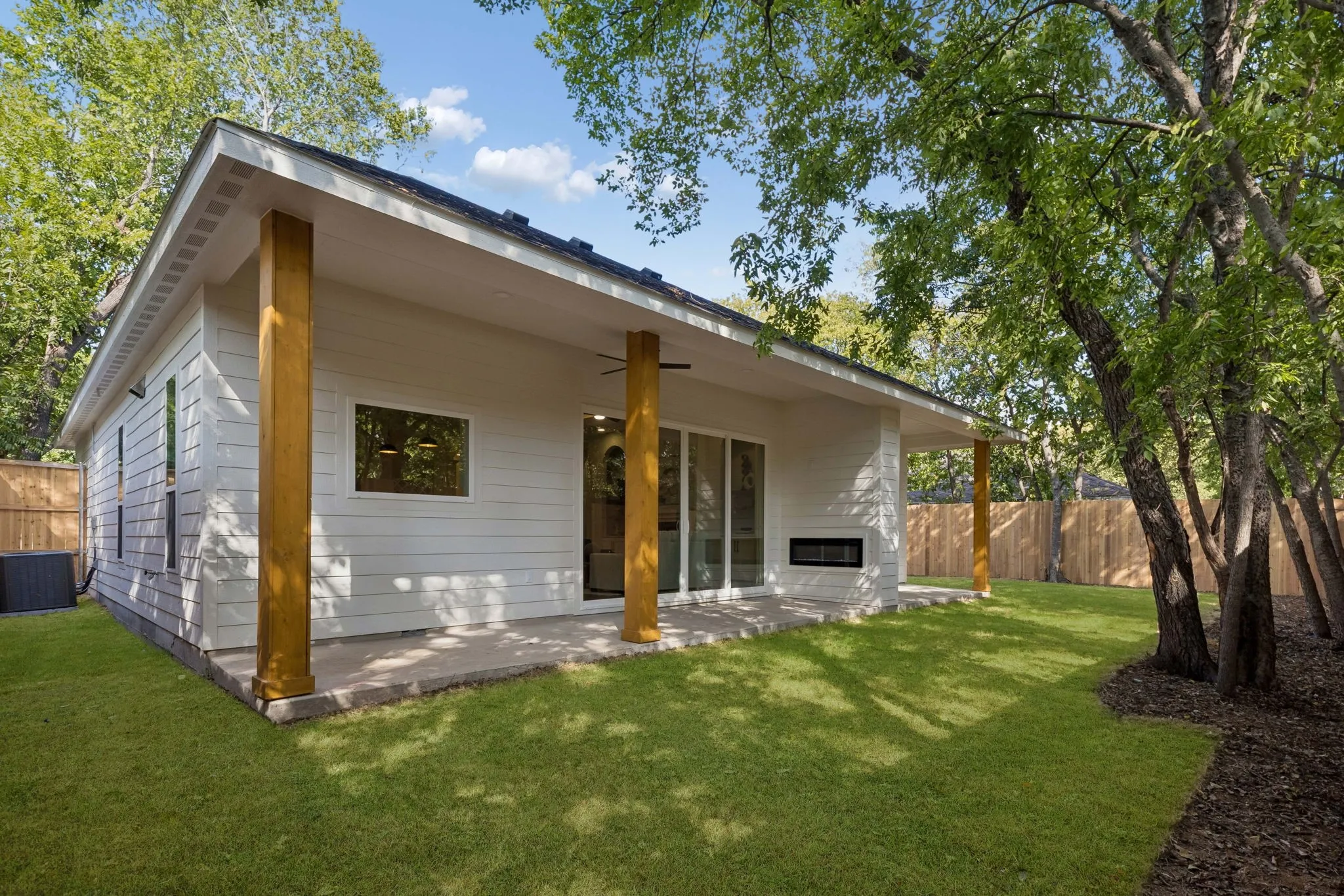 Single Family Residence For Sale in Ellis County , 202 Rosa Street, Waxahachie, Texas 75165, 3 Bedroom, 3 Bathroom, Garage spaces, 1,555 Sqft, built in 2026, mls#21379362, Real Estate Agent in Waxahachie, Homes For Sale in Ellis county, Homes For Sale in Waxahachie, Realtor in Waxahachie Texas, Real Estate Brokerage Independent Realty Texas, Luminita Cordes Realtor