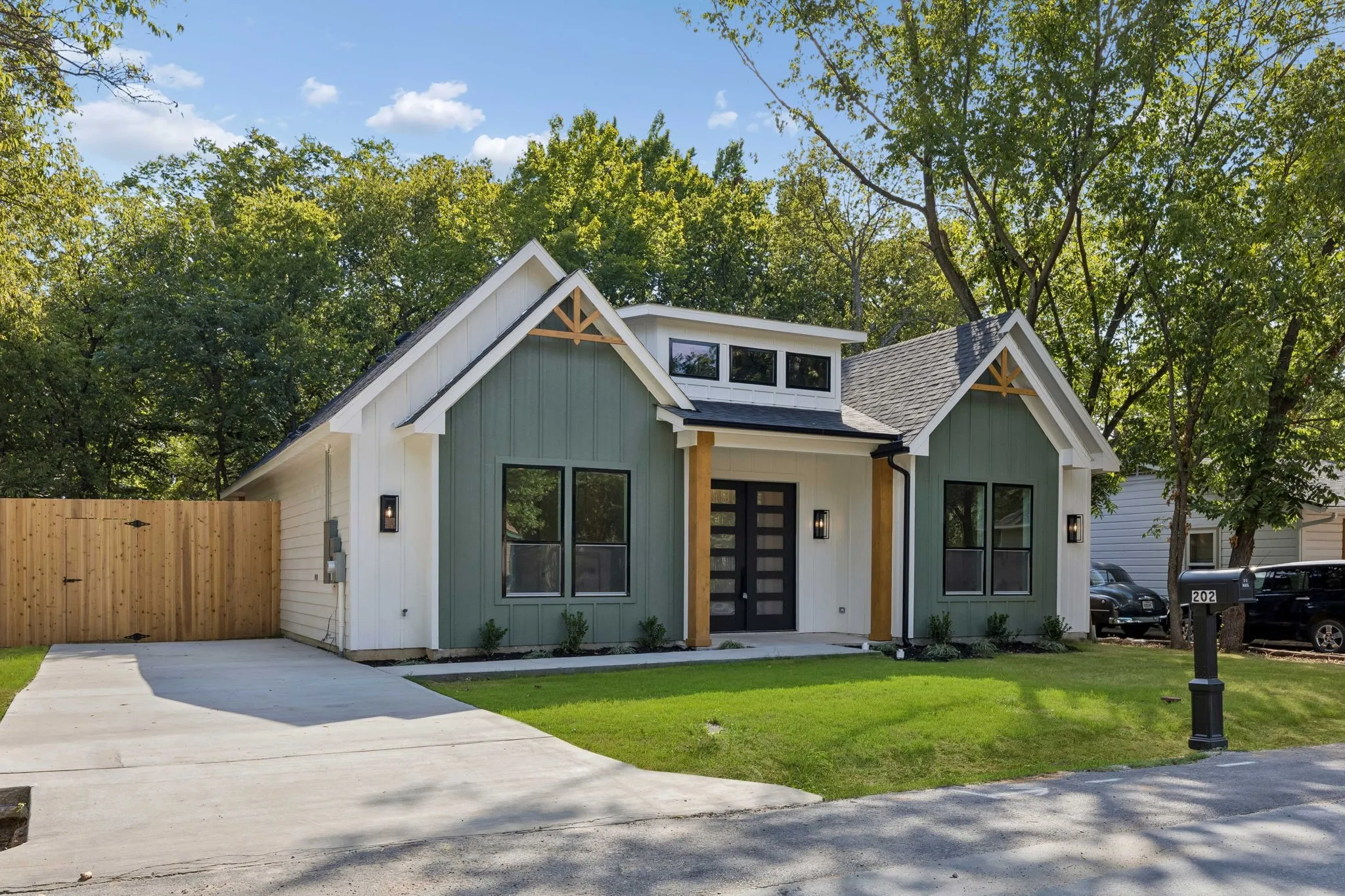 Single Family Residence For Sale in Ellis County , 202 Rosa Street, Waxahachie, Texas 75165, 3 Bedroom, 3 Bathroom, Garage spaces, 1,555 Sqft, built in 2026, mls#21379362, Real Estate Agent in Waxahachie, Homes For Sale in Ellis county, Homes For Sale in Waxahachie, Realtor in Waxahachie Texas, Real Estate Brokerage Independent Realty Texas, Luminita Cordes Realtor