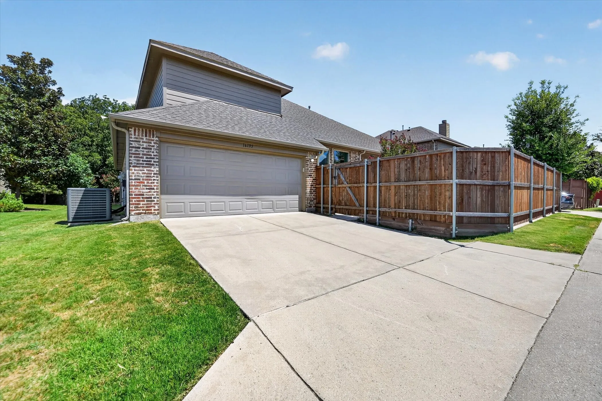 Single Family Residence For Sale in Collin County , 16195 Mapleshade Drive, Frisco, Texas 75035, 5 Bedroom, 5 Bathroom, 3 Garage spaces, 3,908 Sqft, built in 2011, mls#21377918, Real Estate Agent in Frisco, Homes For Sale in Collin county, Homes For Sale in Frisco, Realtor in Frisco Texas, Real Estate Brokerage Independent Realty Texas, Luminita Cordes Realtor