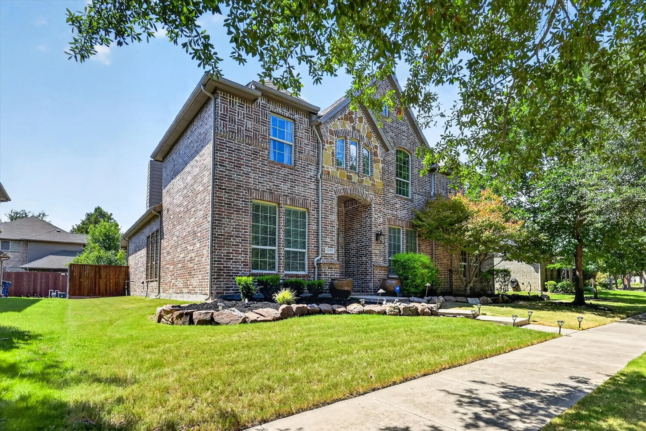 Single Family Residence For Sale in Collin County , 16195 Mapleshade Drive, Frisco, Texas 75035, 5 Bedroom, 5 Bathroom, 3 Garage spaces, 3,908 Sqft, built in 2011, mls#21377918, Real Estate Agent in Frisco, Homes For Sale in Collin county, Homes For Sale in Frisco, Realtor in Frisco Texas, Real Estate Brokerage Independent Realty Texas, Luminita Cordes Realtor