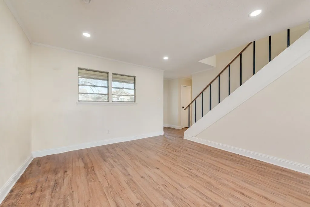 Townhouse For Sale in Dallas County , 4816 Redwood Drive, Garland, Texas 75043, 3 Bedroom, 3 Bathroom, Garage spaces, 1,482 Sqft, built in 1976, mls#21379360, Real Estate Agent in Garland, Homes For Sale in Dallas county, Homes For Sale in Garland, Realtor in Garland Texas, Real Estate Brokerage Independent Realty Texas, Luminita Cordes Realtor