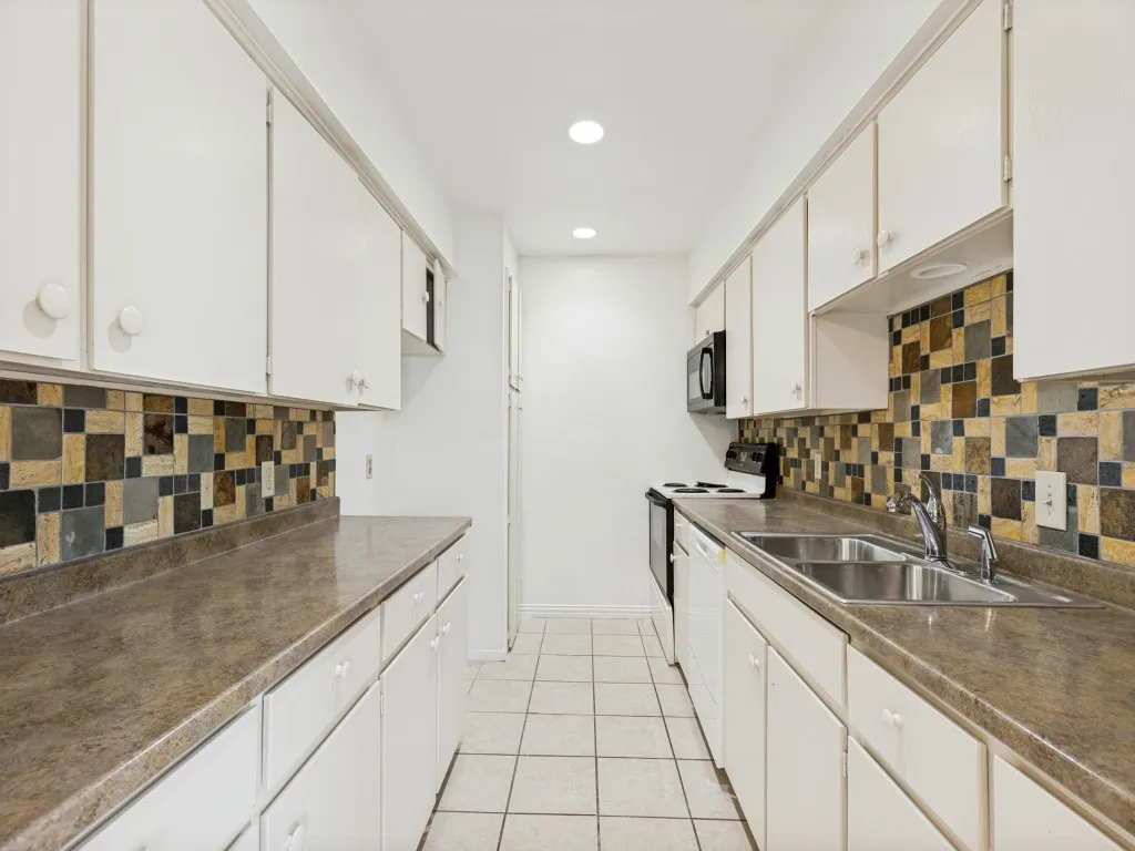 Condominium For Sale in Dallas County , 4347 Dickason Avenue 217, Dallas, Texas 75219, 2 Bedroom, 2 Bathroom, 2 Garage spaces, 928 Sqft, built in 1965, mls#21379367, Real Estate Agent in Dallas, Homes For Sale in Dallas county, Homes For Sale in Dallas, Realtor in Dallas Texas, Real Estate Brokerage Independent Realty Texas, Luminita Cordes Realtor