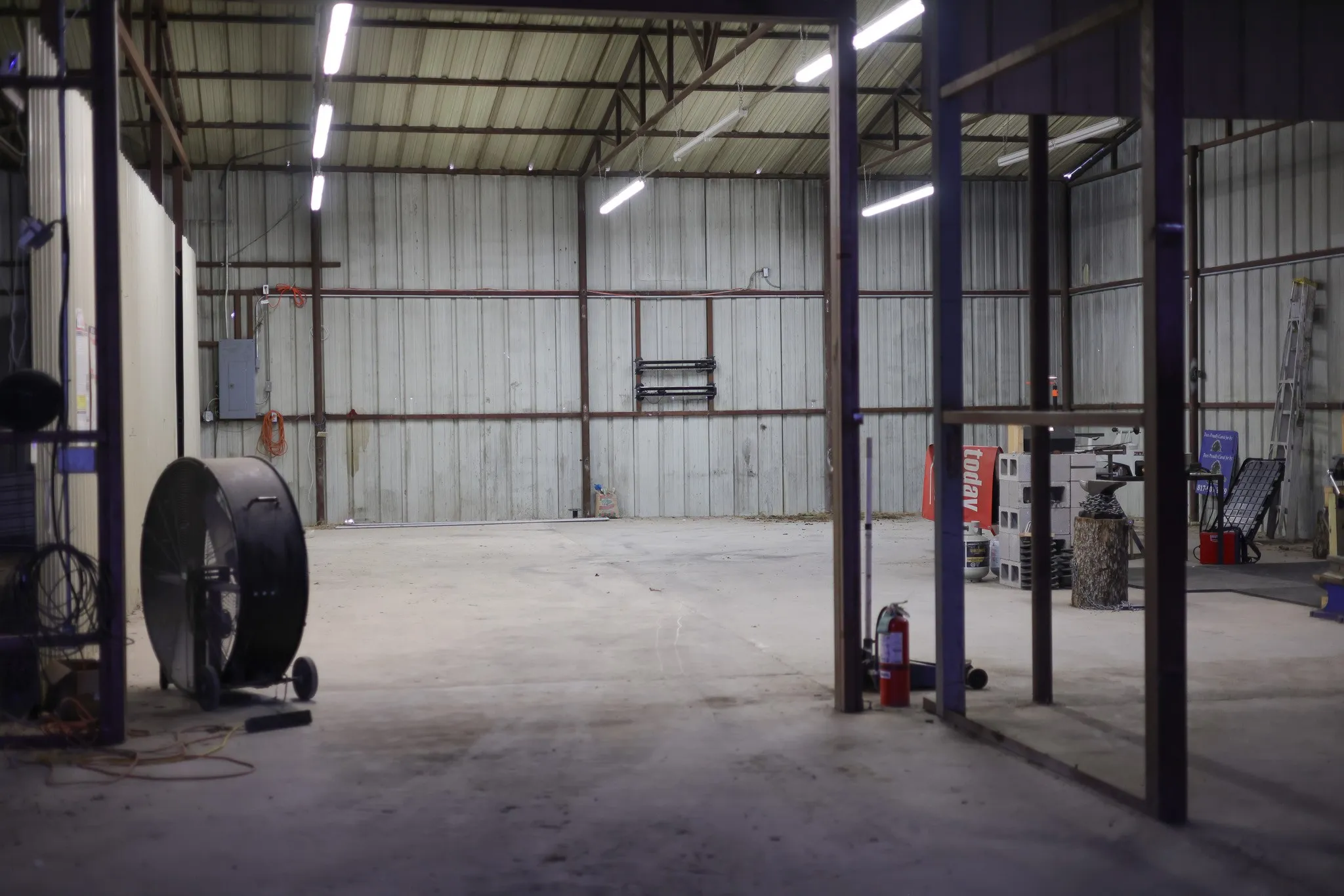 7000 SF Warehouse Available For Lease.
Full Property Available For Sale.