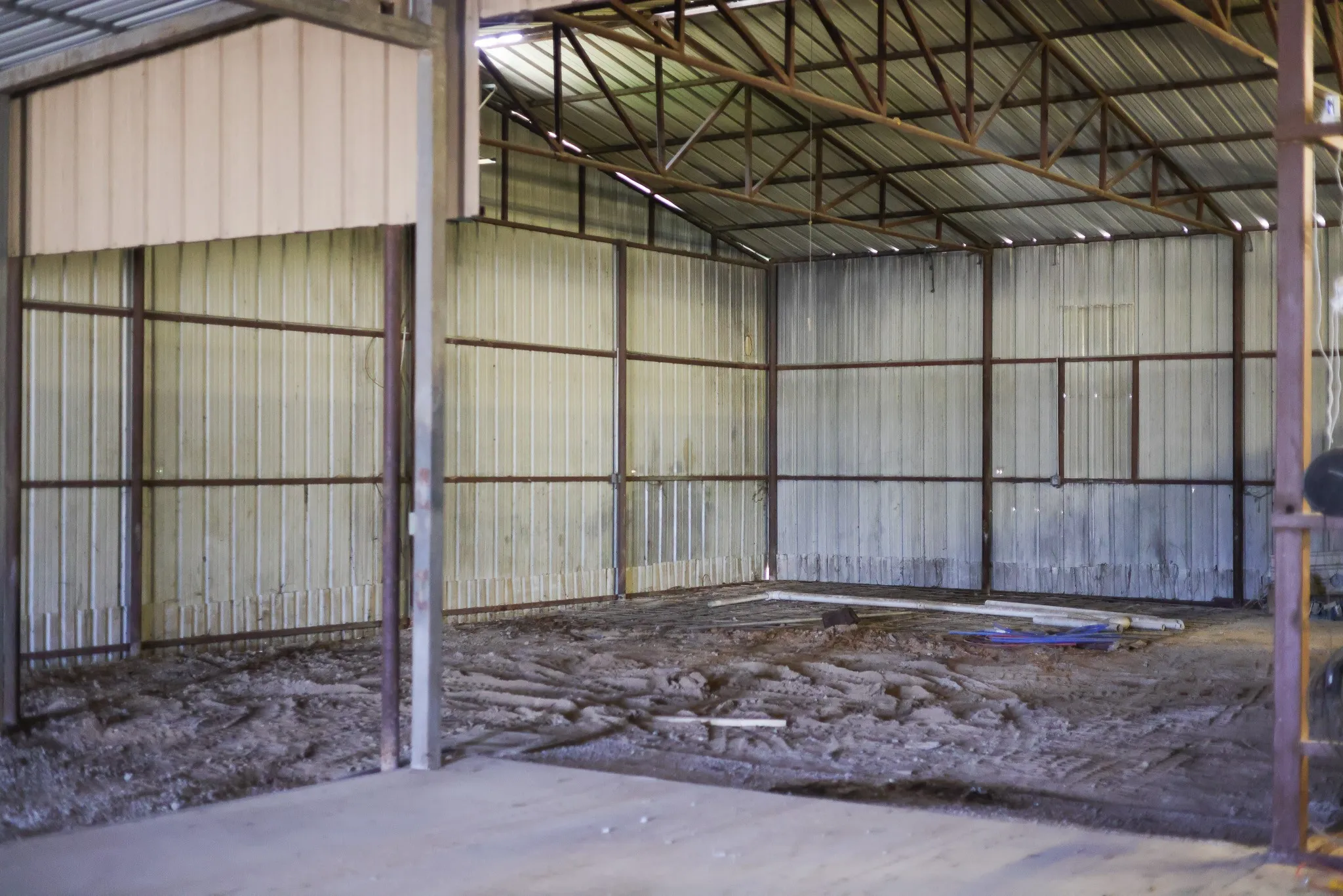 7000 SF Warehouse Available For Lease.
Full Property Available For Sale.