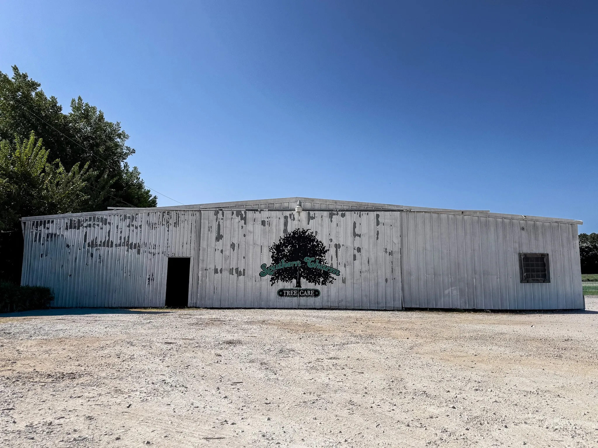 7000 SF Warehouse Available For Lease.
Full Property Available For Sale.