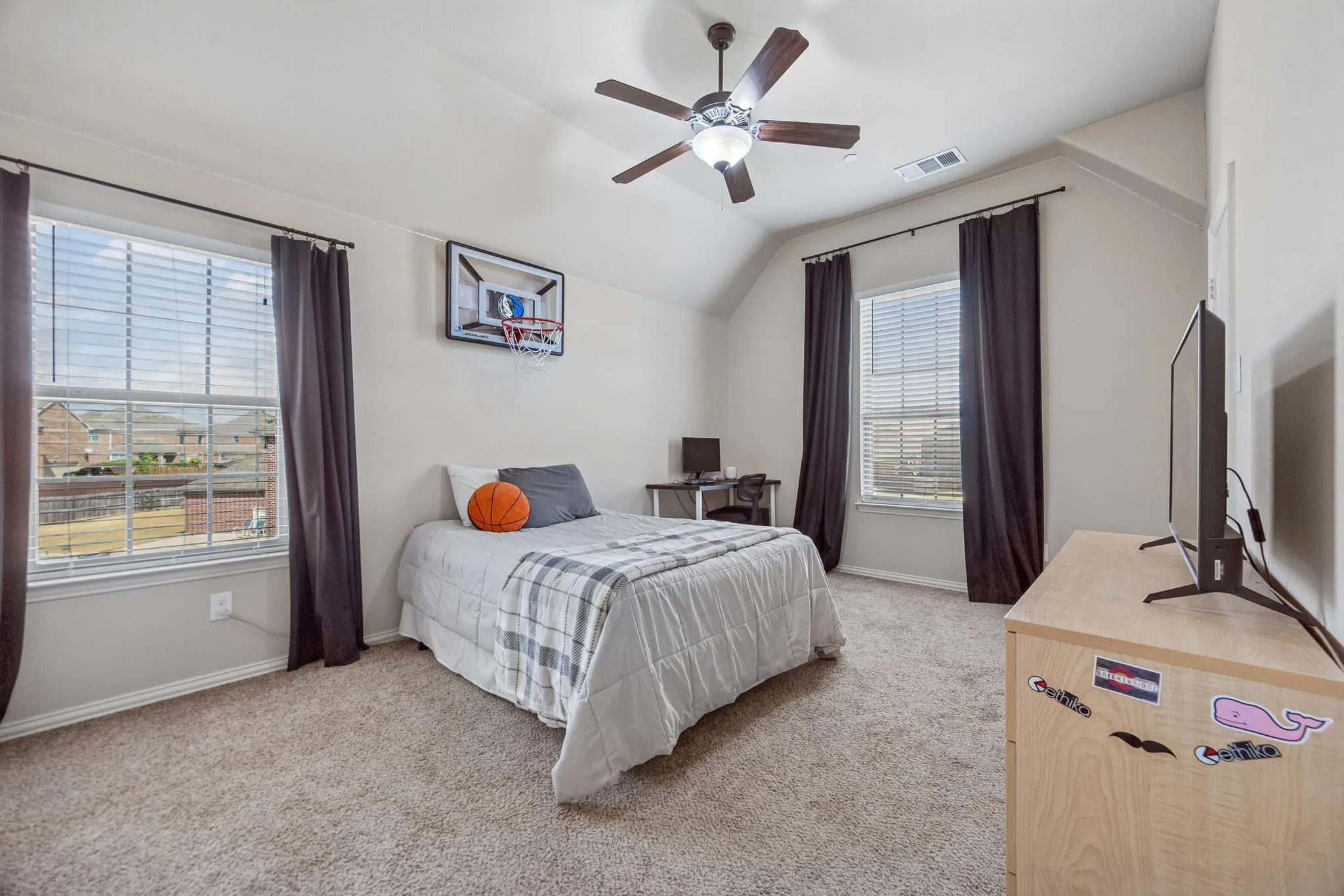 Single Family Residence For Sale in Dallas County , 279 Shallow Brook Drive, Sunnyvale, Texas 75182, 4 Bedroom, 5 Bathroom, 2 Garage spaces, 3,897 Sqft, built in 2017, mls#21378691, Real Estate Agent in Sunnyvale, Homes For Sale in Dallas county, Homes For Sale in Sunnyvale, Realtor in Sunnyvale Texas, Real Estate Brokerage Independent Realty Texas, Luminita Cordes Realtor