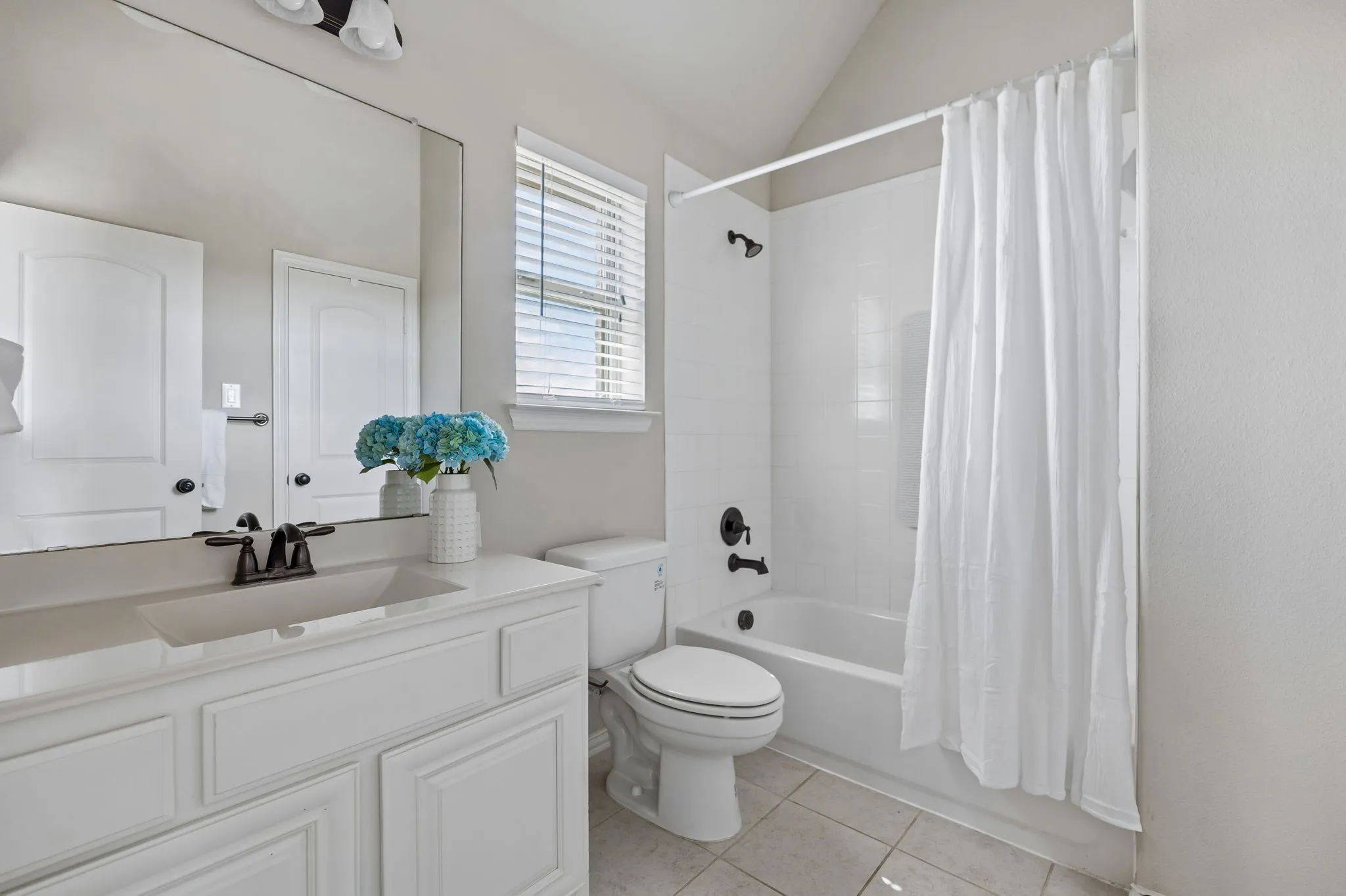 Single Family Residence For Sale in Dallas County , 279 Shallow Brook Drive, Sunnyvale, Texas 75182, 4 Bedroom, 5 Bathroom, 2 Garage spaces, 3,897 Sqft, built in 2017, mls#21378691, Real Estate Agent in Sunnyvale, Homes For Sale in Dallas county, Homes For Sale in Sunnyvale, Realtor in Sunnyvale Texas, Real Estate Brokerage Independent Realty Texas, Luminita Cordes Realtor