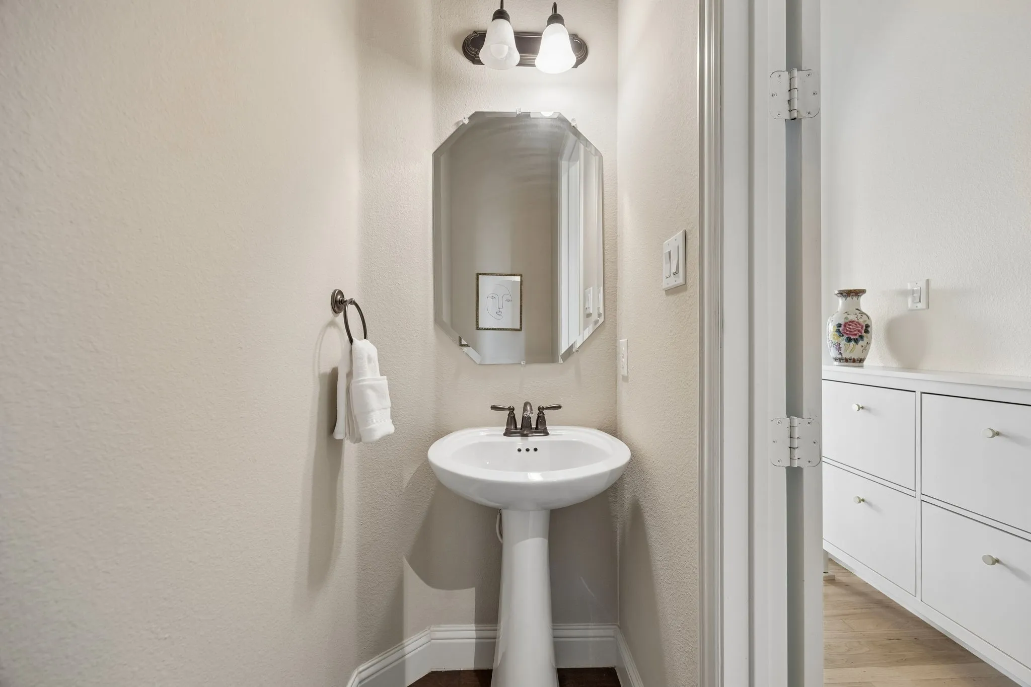 Single Family Residence For Sale in Dallas County , 279 Shallow Brook Drive, Sunnyvale, Texas 75182, 4 Bedroom, 5 Bathroom, 2 Garage spaces, 3,897 Sqft, built in 2017, mls#21378691, Real Estate Agent in Sunnyvale, Homes For Sale in Dallas county, Homes For Sale in Sunnyvale, Realtor in Sunnyvale Texas, Real Estate Brokerage Independent Realty Texas, Luminita Cordes Realtor