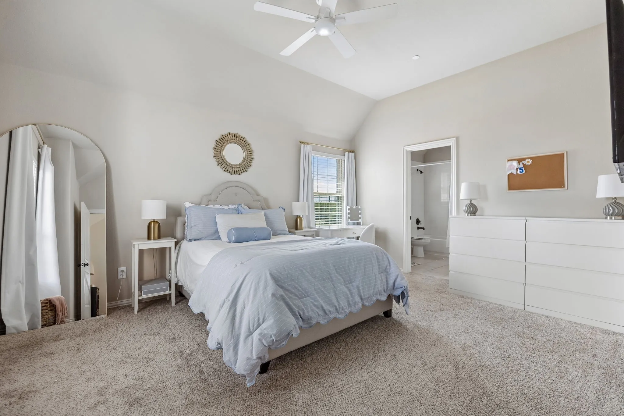 Single Family Residence For Sale in Dallas County , 279 Shallow Brook Drive, Sunnyvale, Texas 75182, 4 Bedroom, 5 Bathroom, 2 Garage spaces, 3,897 Sqft, built in 2017, mls#21378691, Real Estate Agent in Sunnyvale, Homes For Sale in Dallas county, Homes For Sale in Sunnyvale, Realtor in Sunnyvale Texas, Real Estate Brokerage Independent Realty Texas, Luminita Cordes Realtor