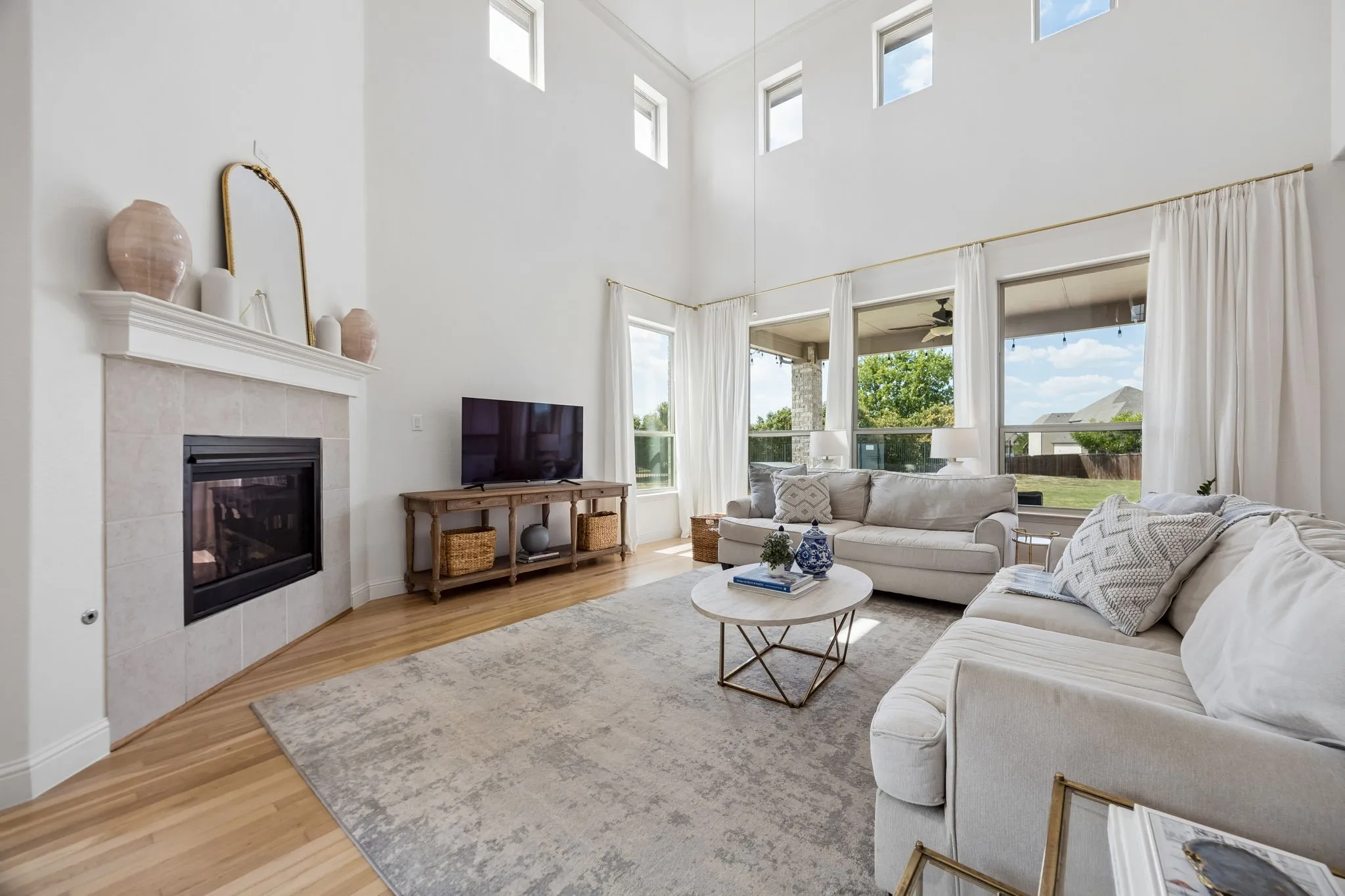 Single Family Residence For Sale in Dallas County , 279 Shallow Brook Drive, Sunnyvale, Texas 75182, 4 Bedroom, 5 Bathroom, 2 Garage spaces, 3,897 Sqft, built in 2017, mls#21378691, Real Estate Agent in Sunnyvale, Homes For Sale in Dallas county, Homes For Sale in Sunnyvale, Realtor in Sunnyvale Texas, Real Estate Brokerage Independent Realty Texas, Luminita Cordes Realtor