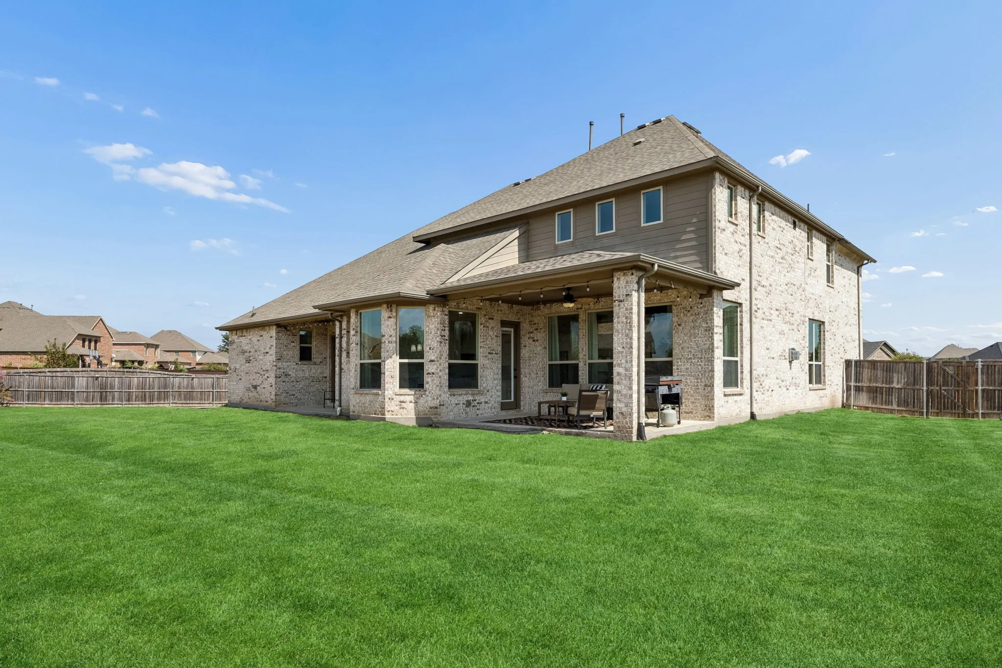 Single Family Residence For Sale in Dallas County , 279 Shallow Brook Drive, Sunnyvale, Texas 75182, 4 Bedroom, 5 Bathroom, 2 Garage spaces, 3,897 Sqft, built in 2017, mls#21378691, Real Estate Agent in Sunnyvale, Homes For Sale in Dallas county, Homes For Sale in Sunnyvale, Realtor in Sunnyvale Texas, Real Estate Brokerage Independent Realty Texas, Luminita Cordes Realtor