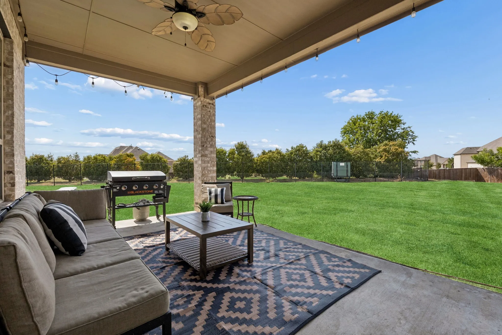 Single Family Residence For Sale in Dallas County , 279 Shallow Brook Drive, Sunnyvale, Texas 75182, 4 Bedroom, 5 Bathroom, 2 Garage spaces, 3,897 Sqft, built in 2017, mls#21378691, Real Estate Agent in Sunnyvale, Homes For Sale in Dallas county, Homes For Sale in Sunnyvale, Realtor in Sunnyvale Texas, Real Estate Brokerage Independent Realty Texas, Luminita Cordes Realtor