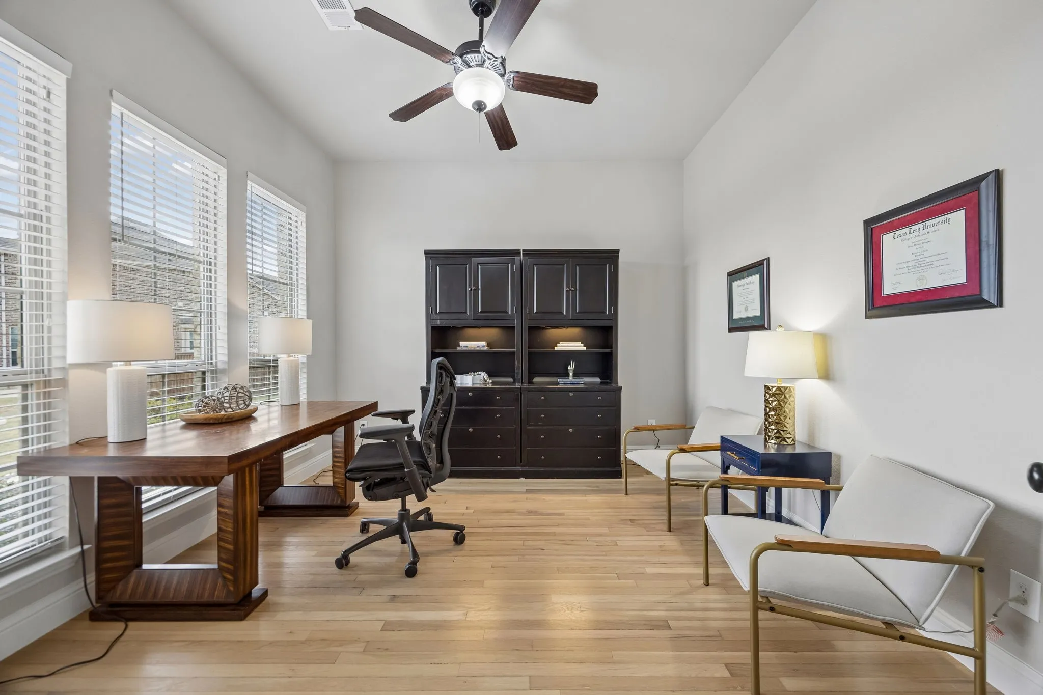 Single Family Residence For Sale in Dallas County , 279 Shallow Brook Drive, Sunnyvale, Texas 75182, 4 Bedroom, 5 Bathroom, 2 Garage spaces, 3,897 Sqft, built in 2017, mls#21378691, Real Estate Agent in Sunnyvale, Homes For Sale in Dallas county, Homes For Sale in Sunnyvale, Realtor in Sunnyvale Texas, Real Estate Brokerage Independent Realty Texas, Luminita Cordes Realtor