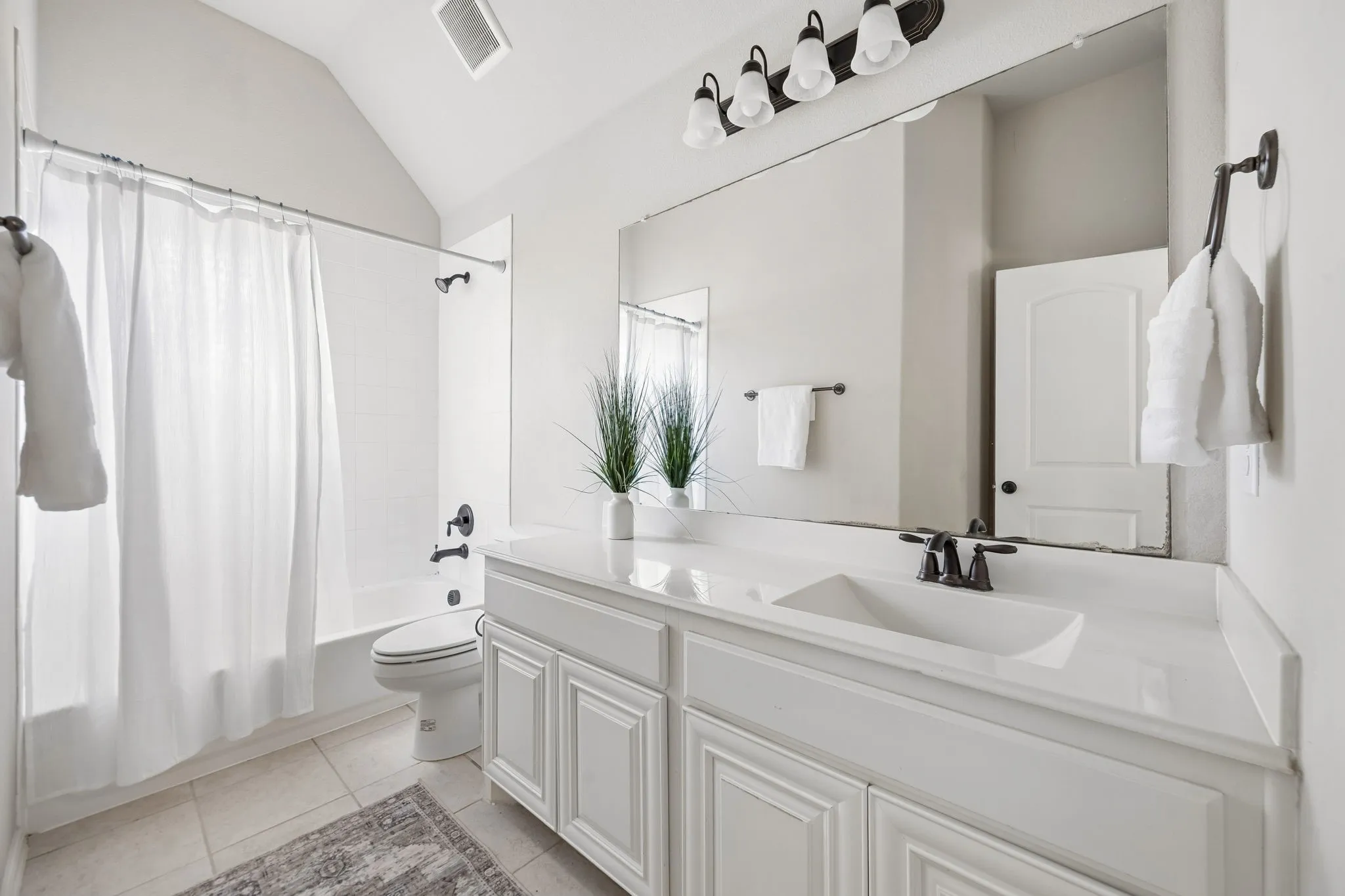 Single Family Residence For Sale in Dallas County , 279 Shallow Brook Drive, Sunnyvale, Texas 75182, 4 Bedroom, 5 Bathroom, 2 Garage spaces, 3,897 Sqft, built in 2017, mls#21378691, Real Estate Agent in Sunnyvale, Homes For Sale in Dallas county, Homes For Sale in Sunnyvale, Realtor in Sunnyvale Texas, Real Estate Brokerage Independent Realty Texas, Luminita Cordes Realtor