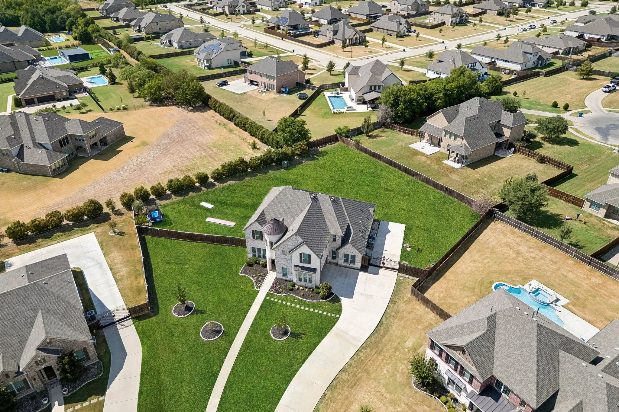 Single Family Residence For Sale in Dallas County , 279 Shallow Brook Drive, Sunnyvale, Texas 75182, 4 Bedroom, 5 Bathroom, 2 Garage spaces, 3,897 Sqft, built in 2017, mls#21378691, Real Estate Agent in Sunnyvale, Homes For Sale in Dallas county, Homes For Sale in Sunnyvale, Realtor in Sunnyvale Texas, Real Estate Brokerage Independent Realty Texas, Luminita Cordes Realtor