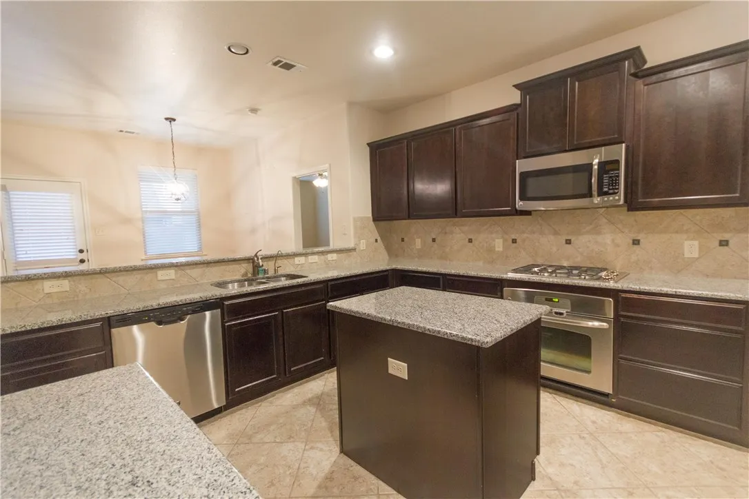 Single Family Residence For Rent in Collin County , 405 Riverstone Way, Mc Kinney, Texas 75072, 4 Bedroom, 3 Bathroom, 2 Garage spaces, 2,928 Sqft, built in 2012, mls#21374330, Real Estate Agent in Mc Kinney, Homes For Rent in Collin county, Homes For Rent in Mc Kinney, Realtor in Mc Kinney Texas, Real Estate Brokerage Independent Realty Texas, Luminita Cordes Realtor