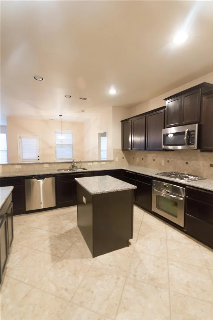 Single Family Residence For Rent in Collin County , 405 Riverstone Way, Mc Kinney, Texas 75072, 4 Bedroom, 3 Bathroom, 2 Garage spaces, 2,928 Sqft, built in 2012, mls#21374330, Real Estate Agent in Mc Kinney, Homes For Rent in Collin county, Homes For Rent in Mc Kinney, Realtor in Mc Kinney Texas, Real Estate Brokerage Independent Realty Texas, Luminita Cordes Realtor
