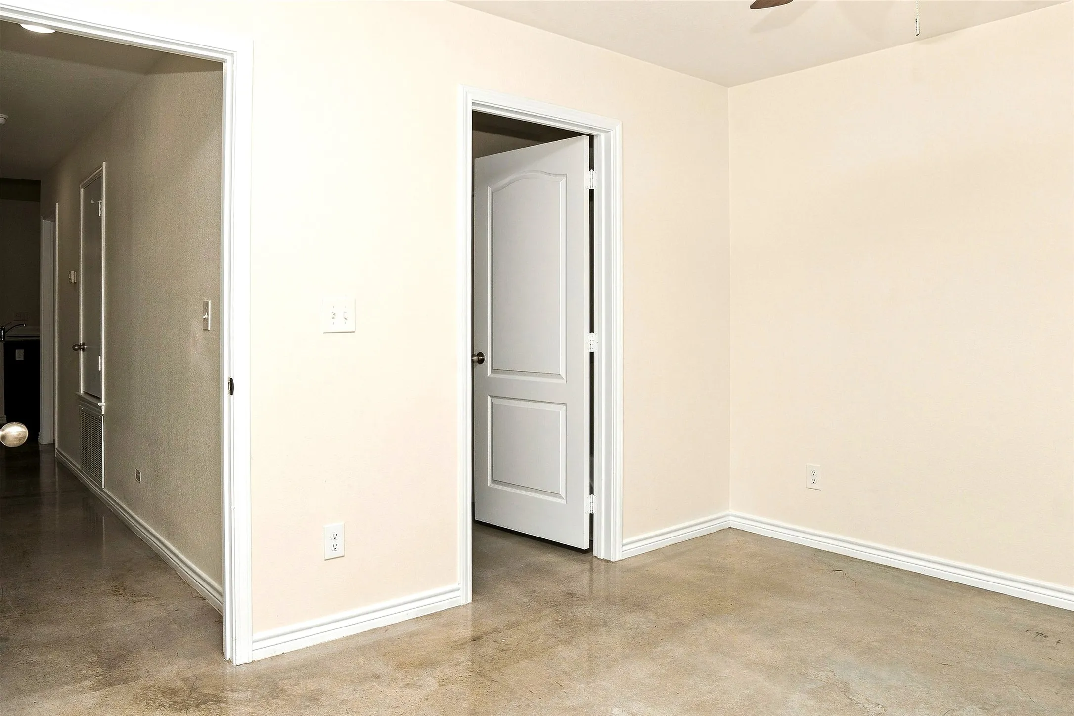 Duplex For Rent in Bell County , 6015 Amelia Earhart Boulevard B, Killeen, Texas 76543, 3 Bedroom, 2 Bathroom, 1 Garage spaces, 1,296 Sqft, built in 2020, mls#21379372, Real Estate Agent in Killeen, Homes For Rent in Bell county, Homes For Rent in Killeen, Realtor in Killeen Texas, Real Estate Brokerage Independent Realty Texas, Luminita Cordes Realtor