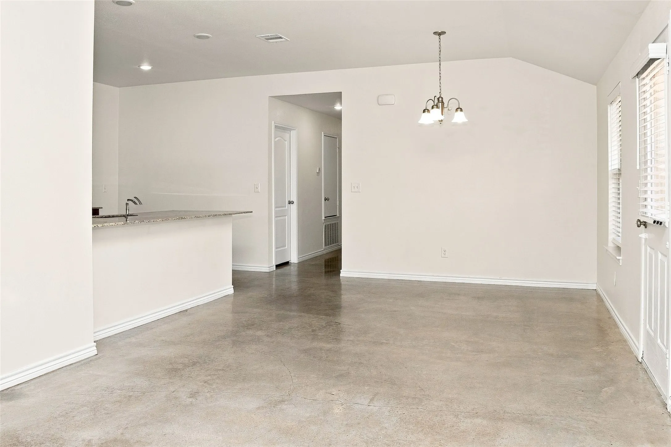 Duplex For Rent in Bell County , 6015 Amelia Earhart Boulevard B, Killeen, Texas 76543, 3 Bedroom, 2 Bathroom, 1 Garage spaces, 1,296 Sqft, built in 2020, mls#21379372, Real Estate Agent in Killeen, Homes For Rent in Bell county, Homes For Rent in Killeen, Realtor in Killeen Texas, Real Estate Brokerage Independent Realty Texas, Luminita Cordes Realtor